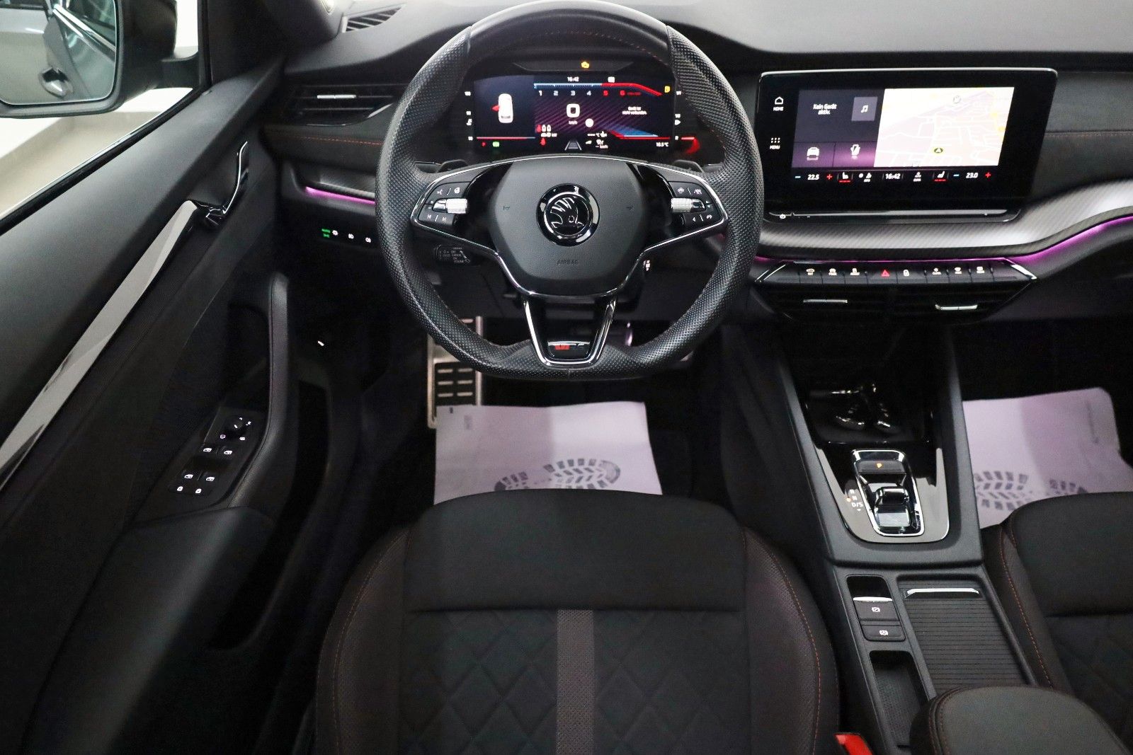 Fahrzeugabbildung SKODA Octavia Combi RS Navi,LED,HUD,ACC,Apple CarPlay