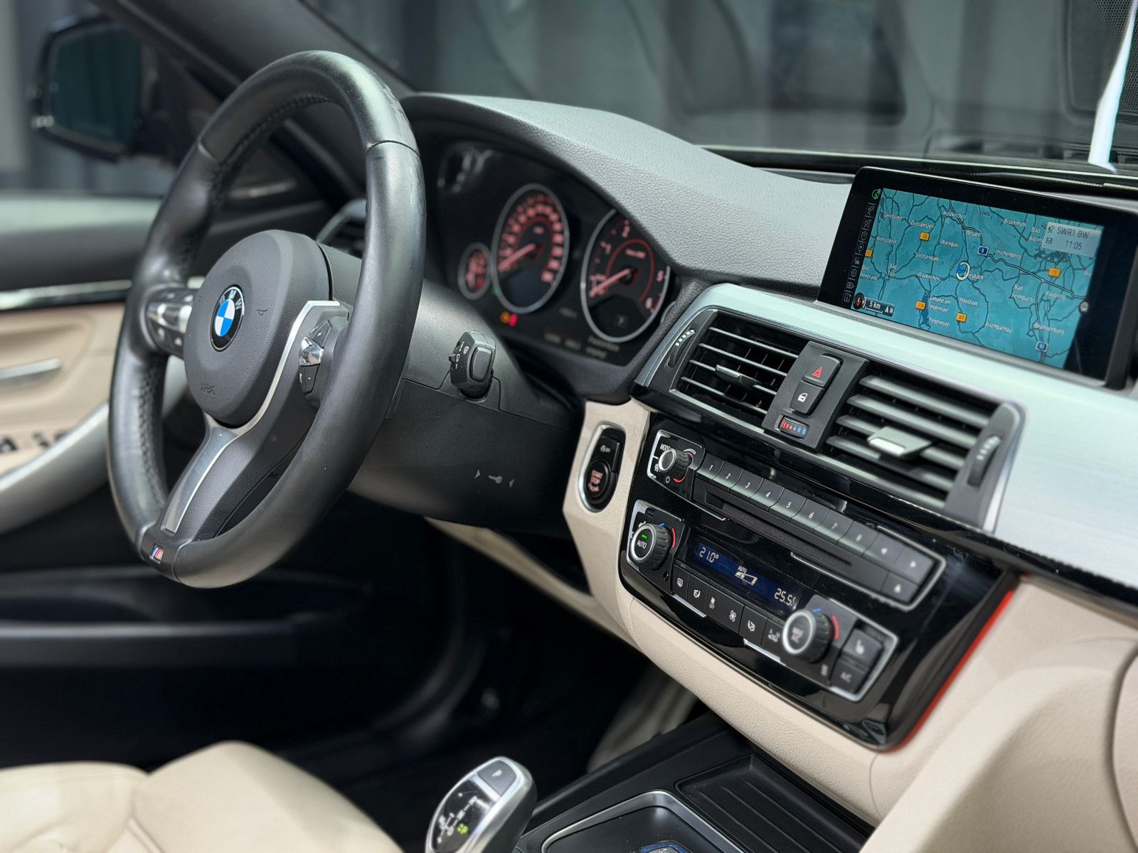 Fahrzeugabbildung BMW 335d xDrive Limo M Sport|H&K|PANO|HuD|VOLL