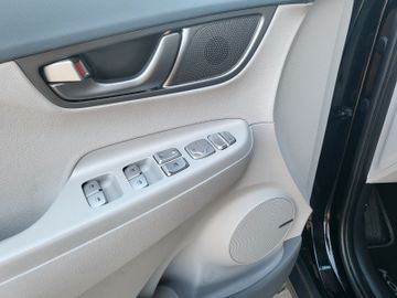 Fahrzeugabbildung Hyundai KONA Elektro 64kWh Premium NAVI LEDER SITZP SD