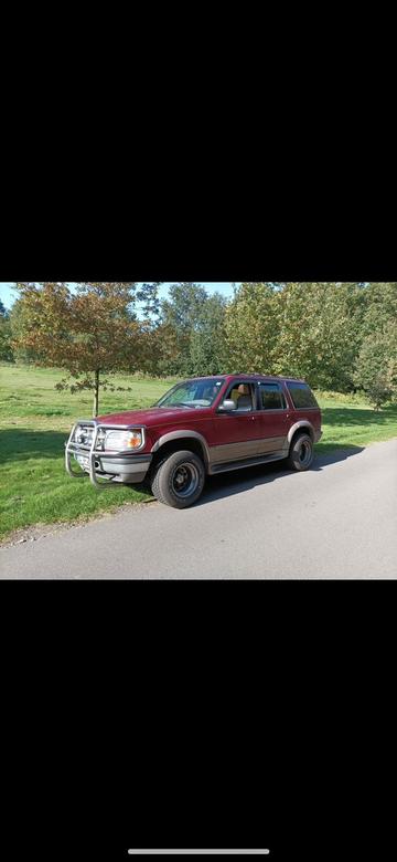 Ford Explorer Wein Rot