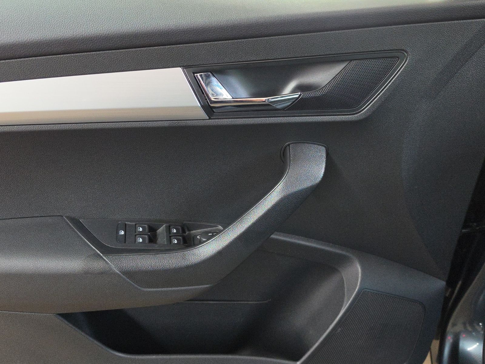 Fahrzeugabbildung SKODA Karoq Ambition Apple CarPlay