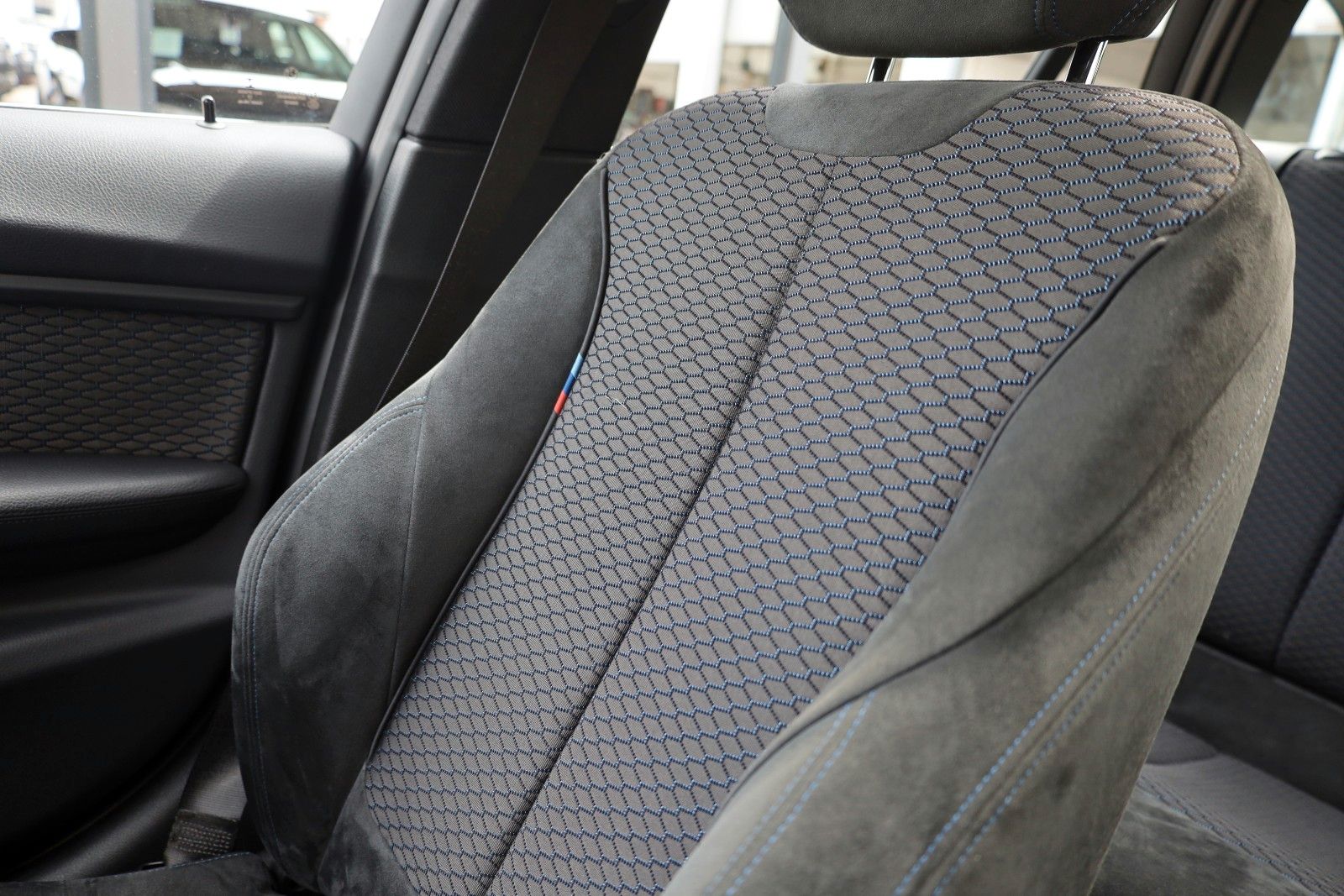 Fahrzeugabbildung BMW 328 i xDrive Touring,M Sport,Panorama,HUD,Kam+WR