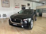 Jaguar F-Pace 2.0D 180cv PURE - Jaguar F-PACE Pure mit Diesel-Antrieb
