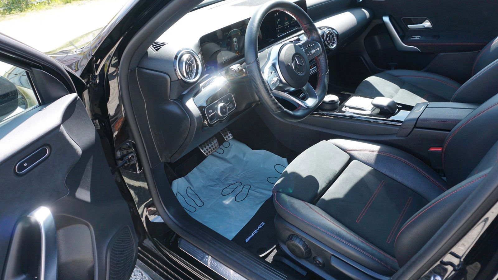 Fahrzeugabbildung Mercedes-Benz A 200 AMG Line,Navi, Keyless,Night-Pak,Panorama