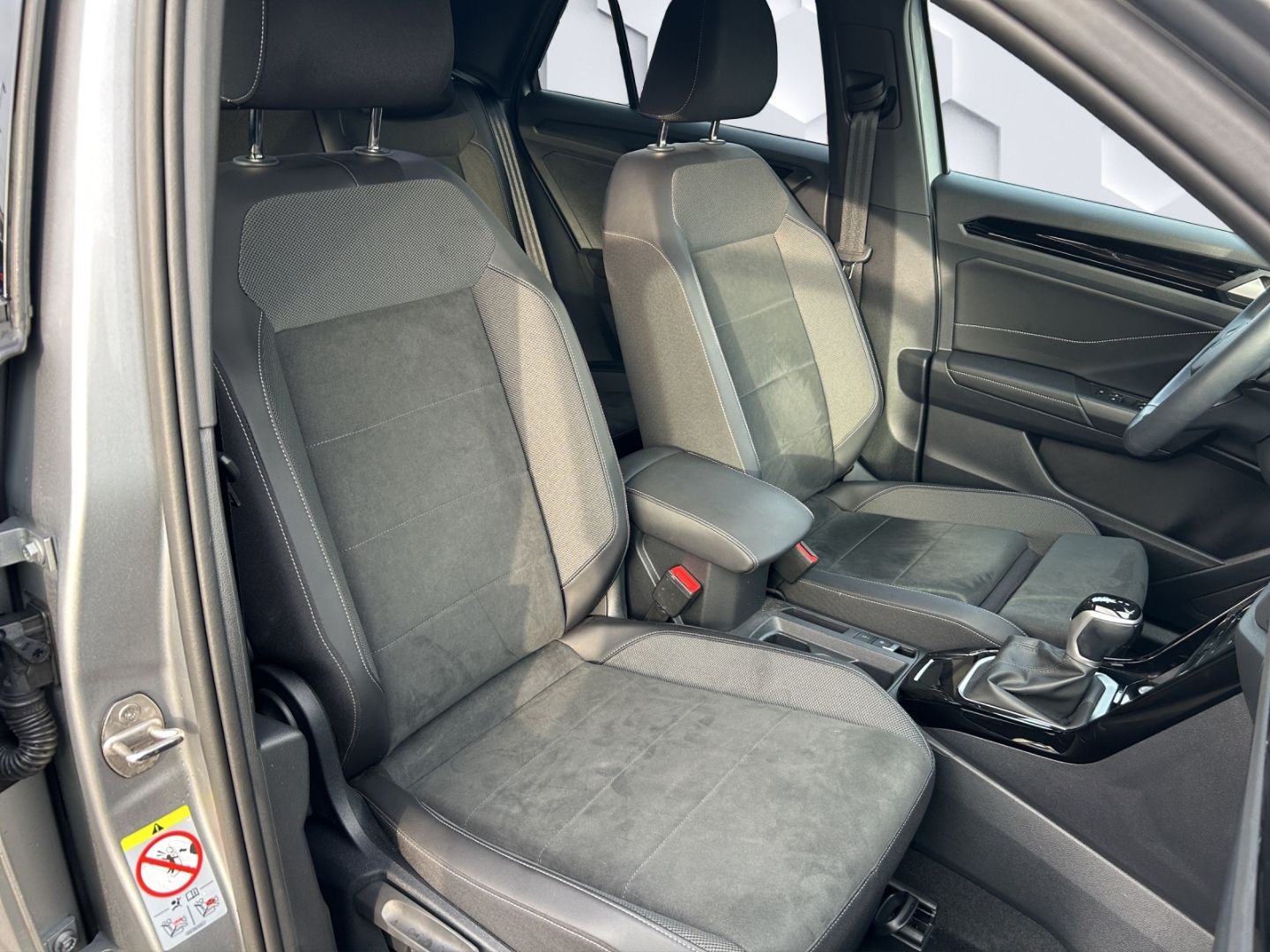 T-Roc R-Line 1.5 l TSI OPF 110 kW DSG AHZV Matri