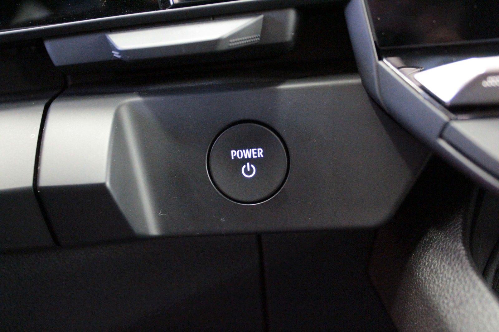 Fahrzeugabbildung Renault Megane E-Tech Electric Equilibre  boost charge