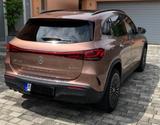 Mercedes-Benz EQA 300 4MATIC - AMG-line rosegold metallic - Mercedes-Benz EQA von privat