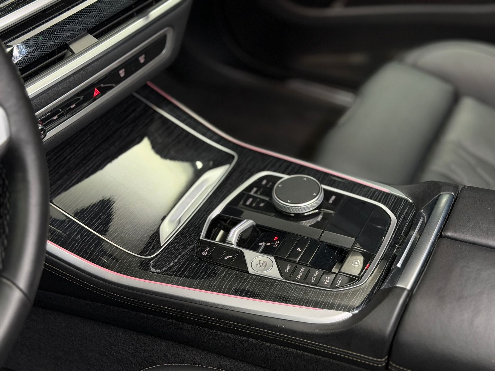 Fahrzeugabbildung BMW X5 40 d xDrive M SPORT PRO|PANO|M-SITZE|INDIVID