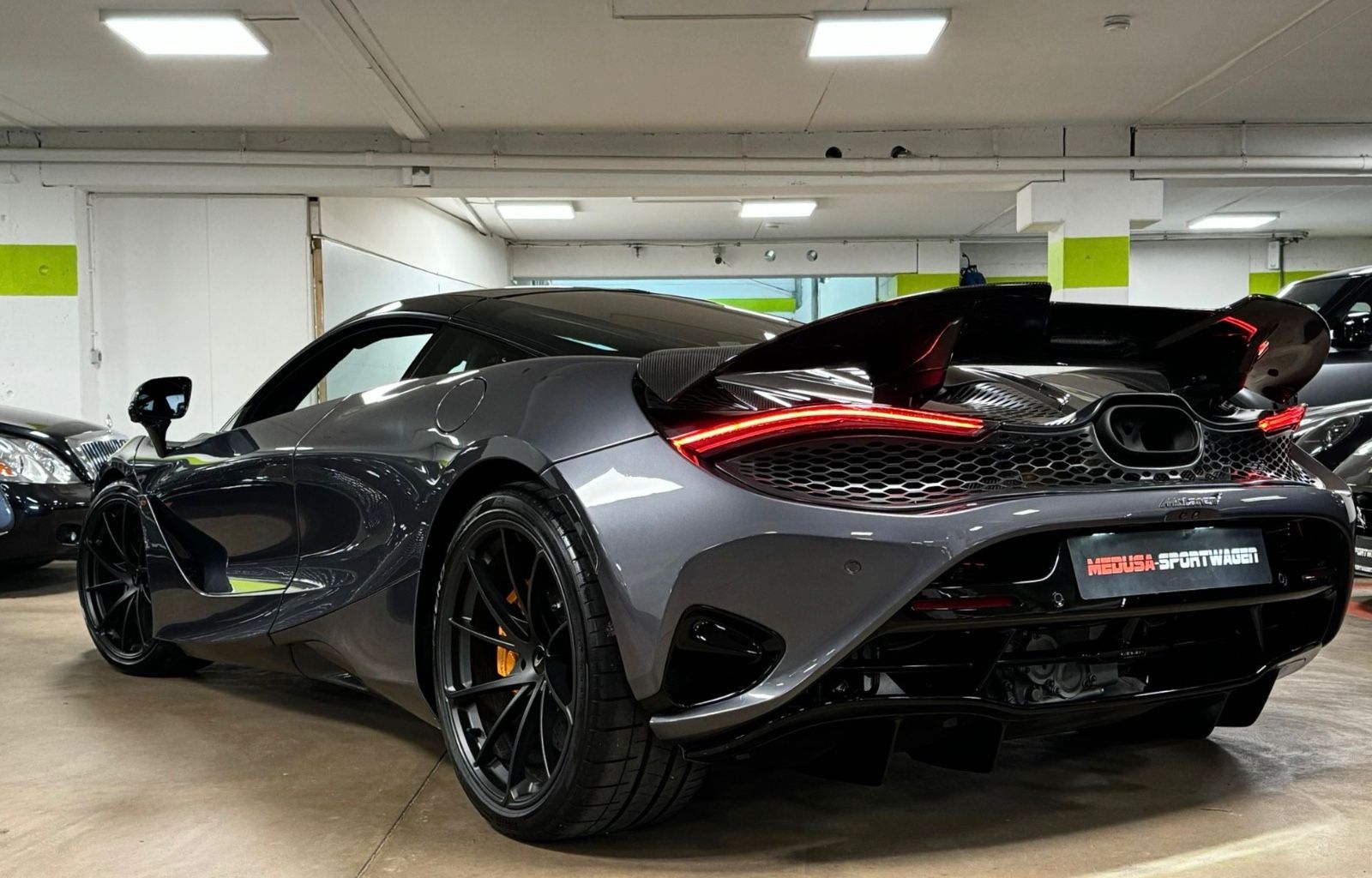 Fahrzeugabbildung McLaren 750S COUPE MY25 CARBON EXT&INT B&W LIFT FULLOPT!