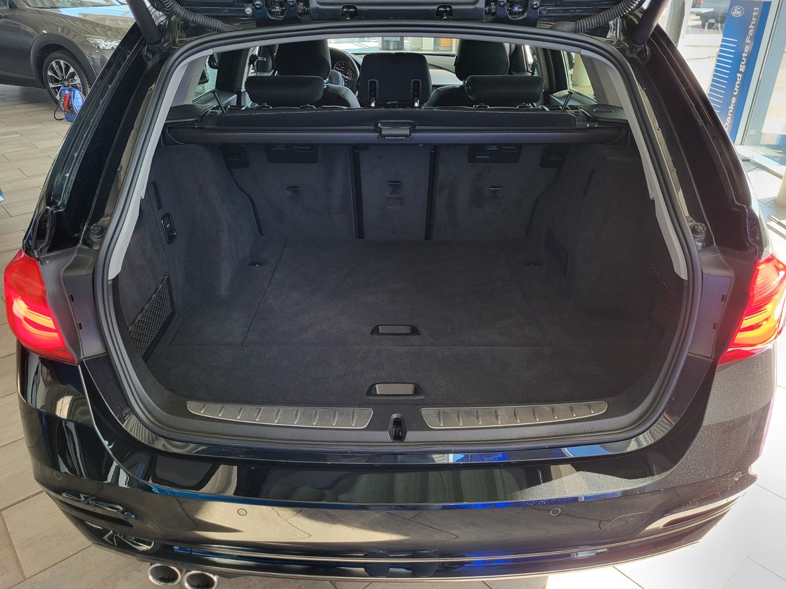Fahrzeugabbildung BMW 320 D Touring/Automatik/Navi/LaneAssist/Klima