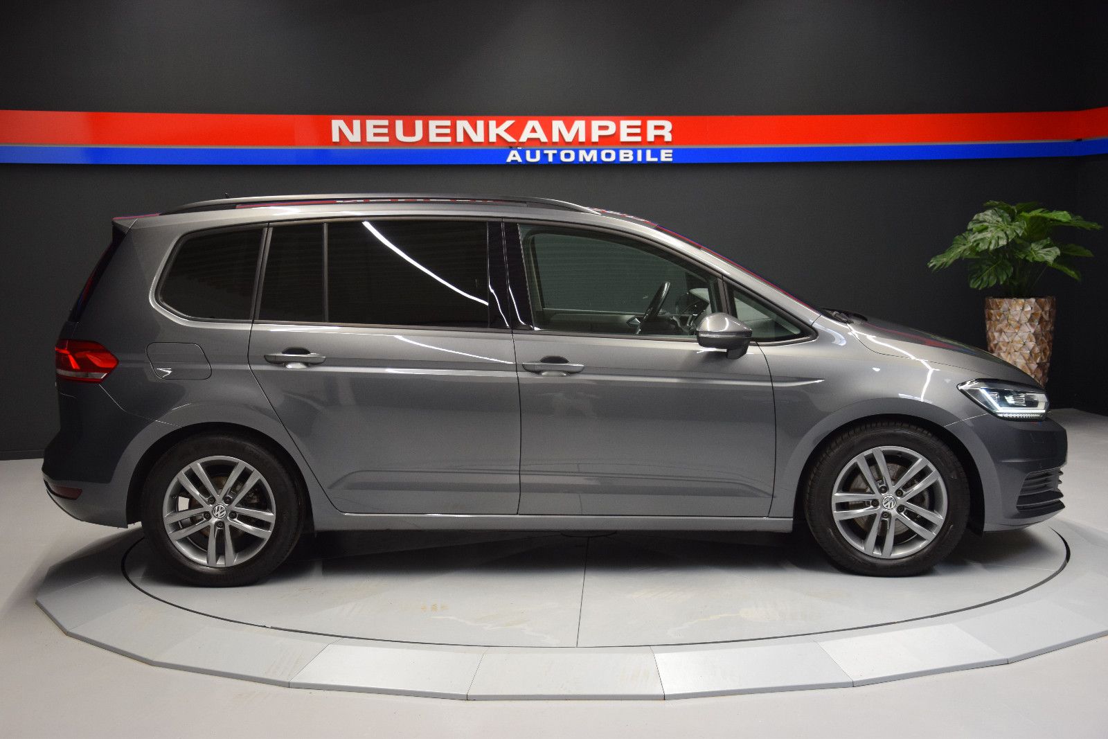 Fahrzeugabbildung Volkswagen Touran Comfortline 7-Sitzer Massage LED Kamera