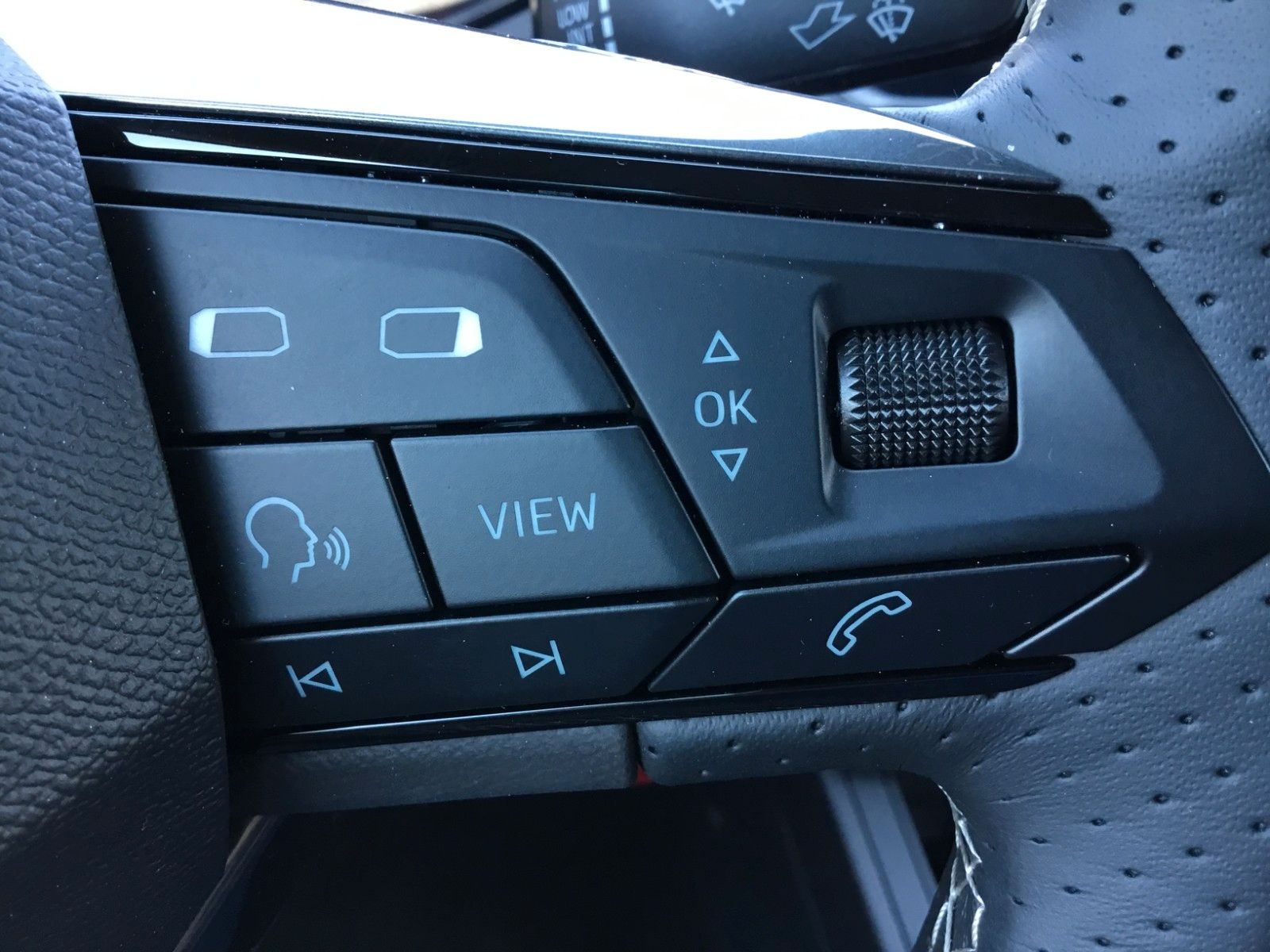 Fahrzeugabbildung SEAT Ibiza 1.0TSI Style DSG+ACC+16"+Navi+LED+FullLink