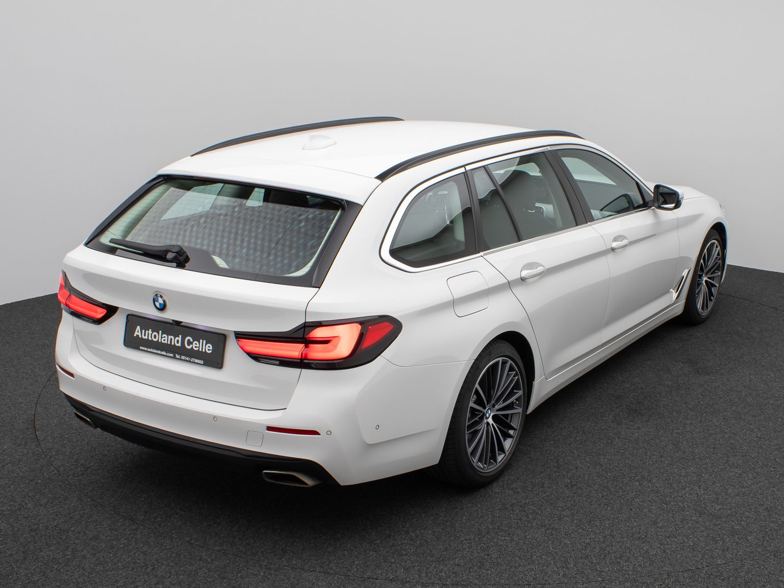 Fahrzeugabbildung BMW 530d Kamera HUD DAB Komfort Alarm Sport 19Zoll