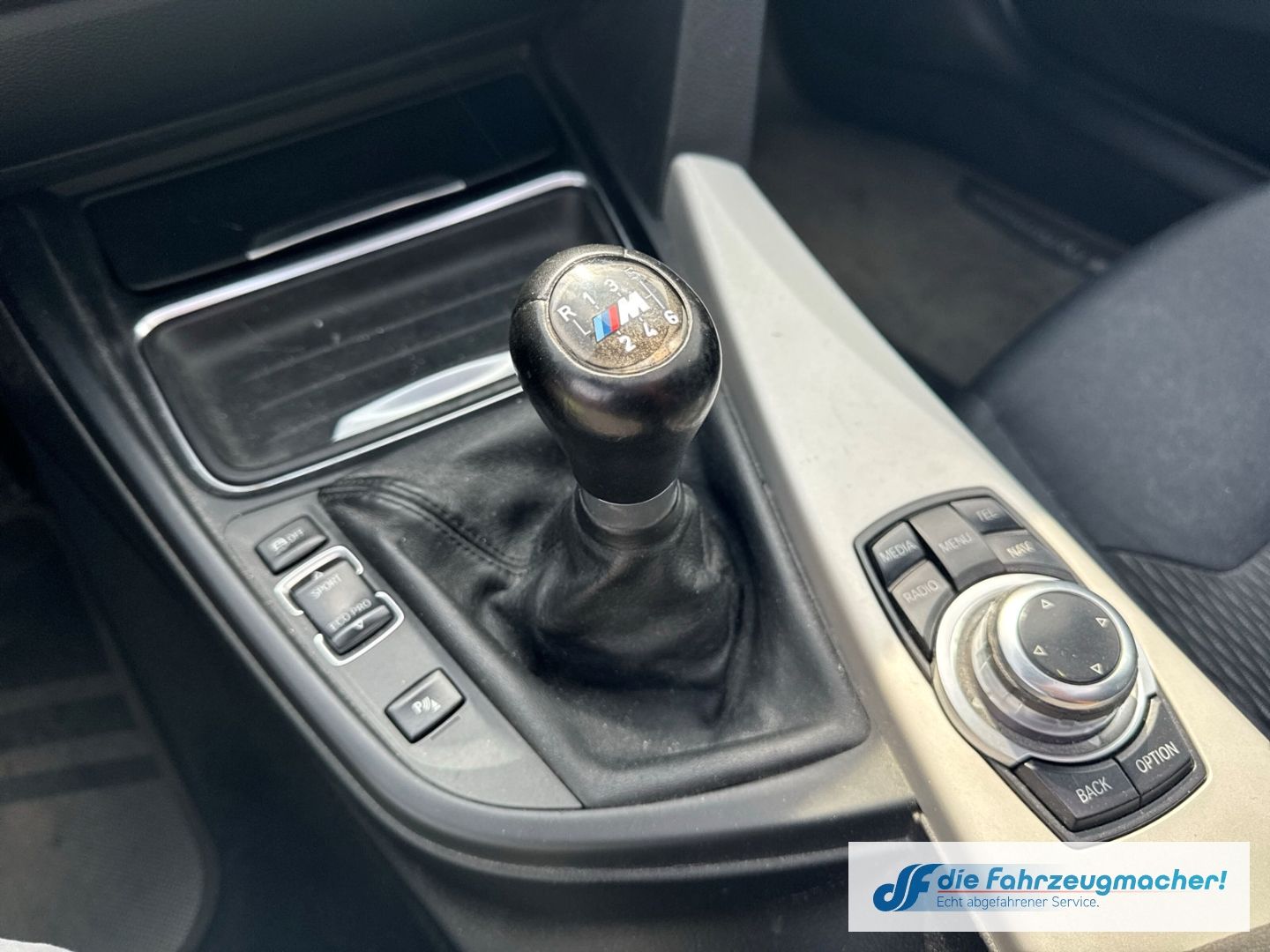 Fahrzeugabbildung BMW 320 d Touring M Paket Optik AHK-klappbar El. Pan