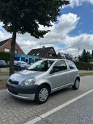 TOYOTA Yaris Foto 1