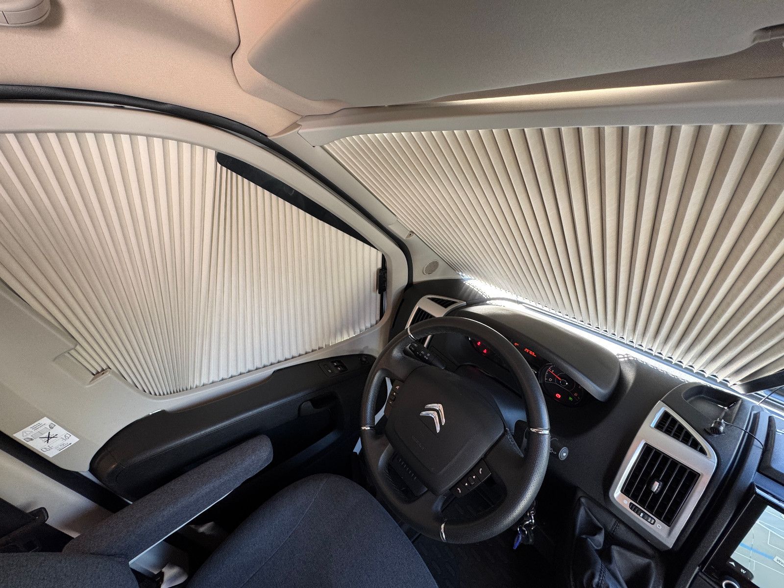 Fahrzeugabbildung Bürstner Campeo Black Forest C 600 AUFSTELLDACH SHZ NAVI+