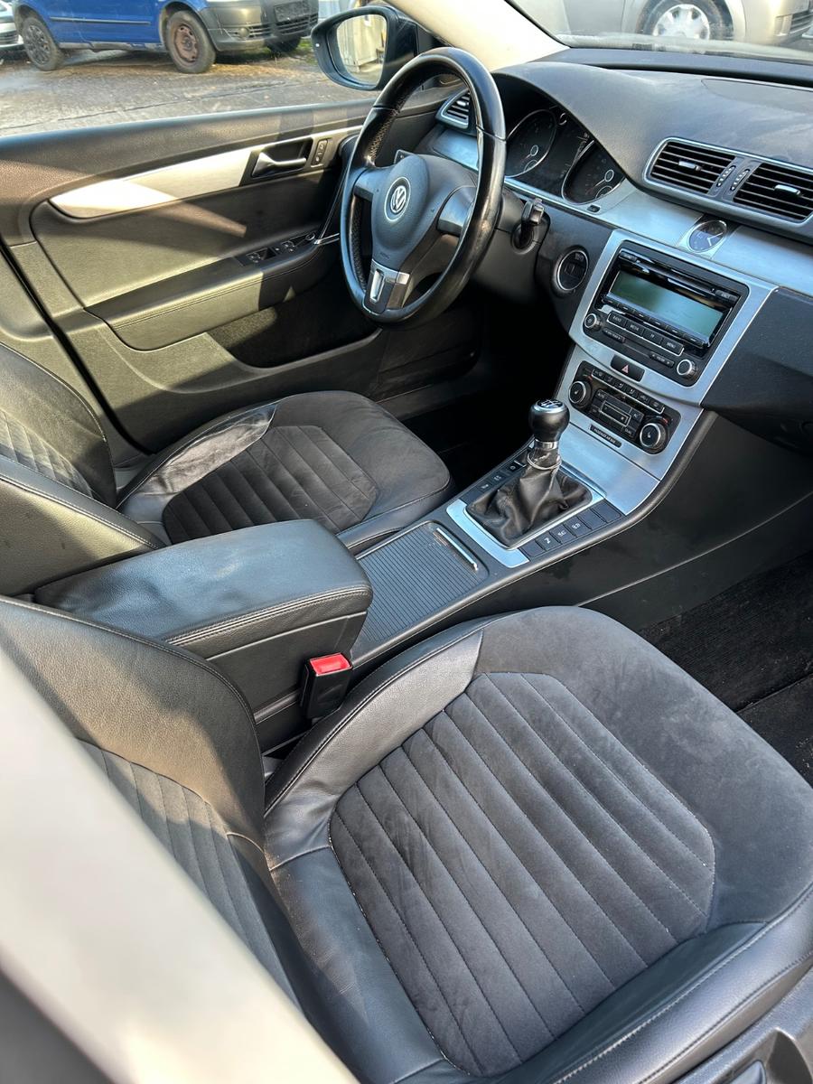 Volkswagen Passat 2011 — photo 7