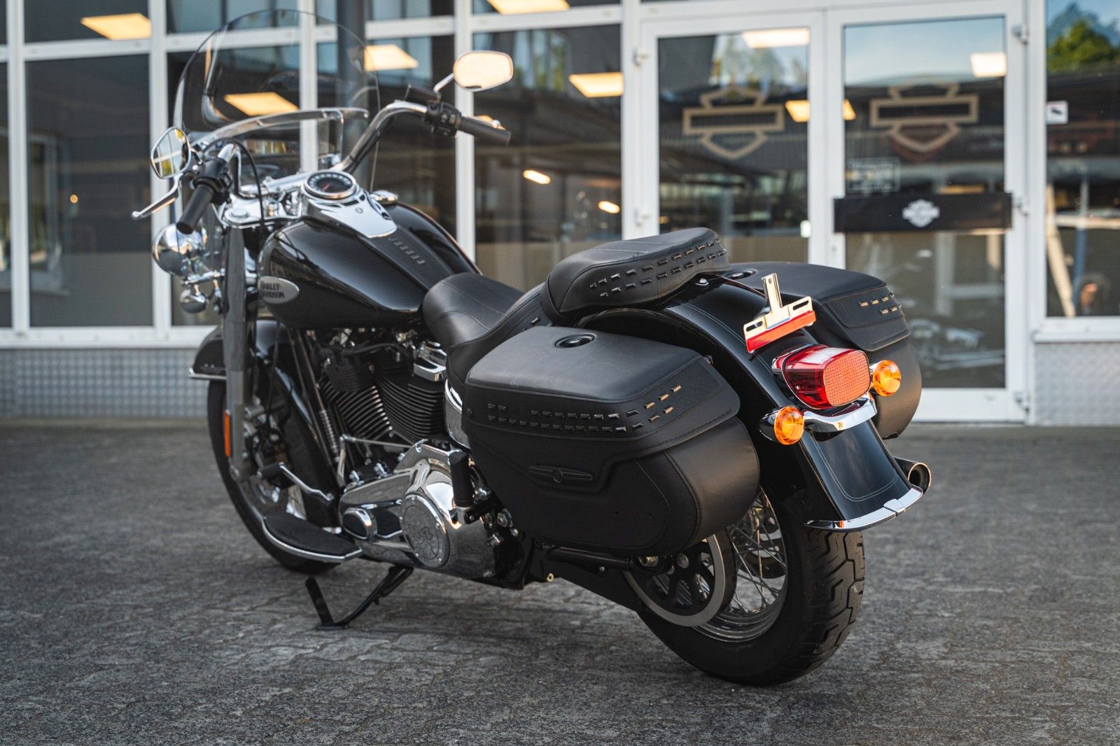Fahrzeugabbildung Harley-Davidson Softail Heritage FLHCS 114 CUI -NEUWERTIG -