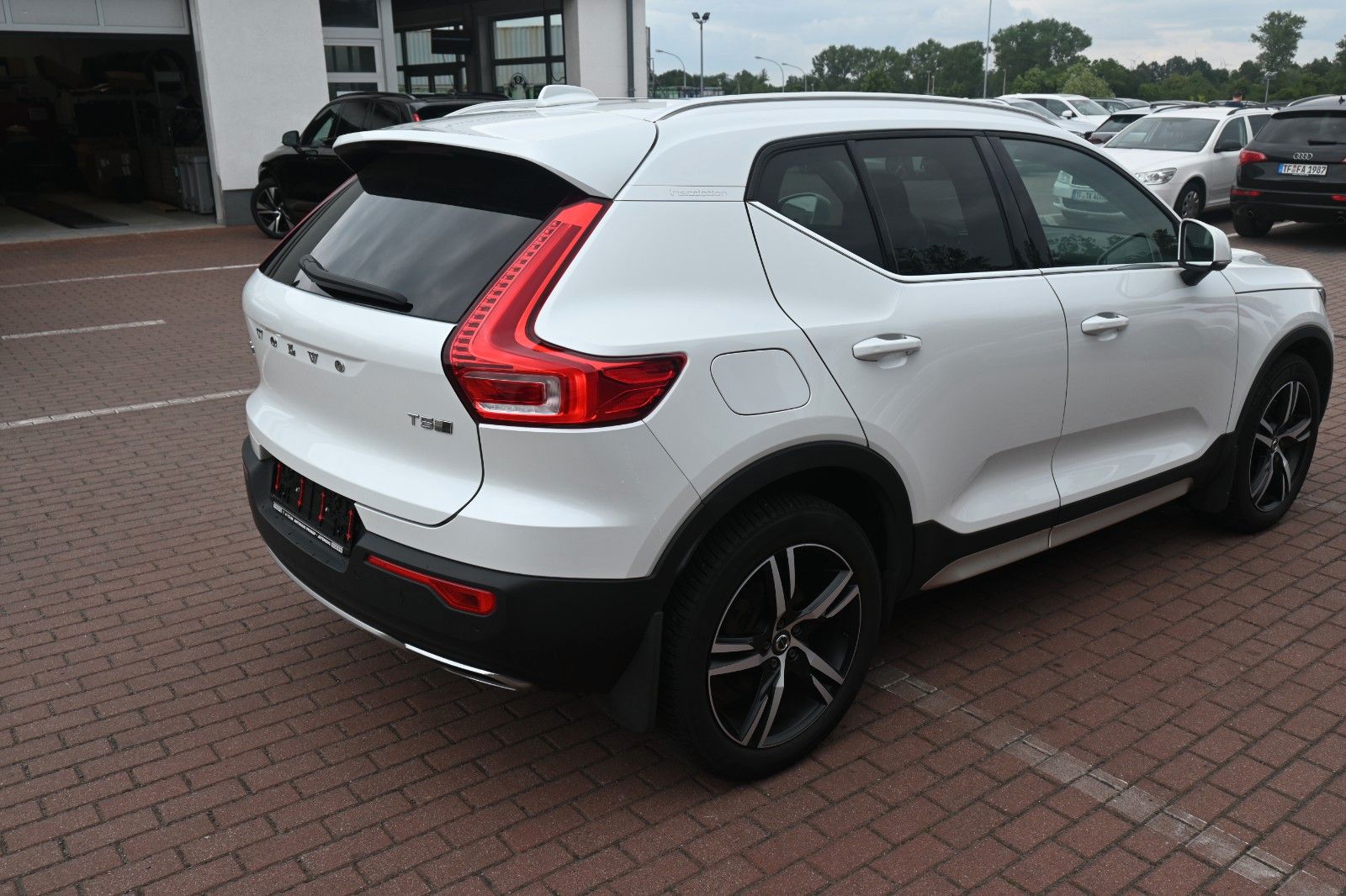 Fahrzeugabbildung Volvo XC40 Inscription Twin Engine 2WD*Pano*360°*H&K