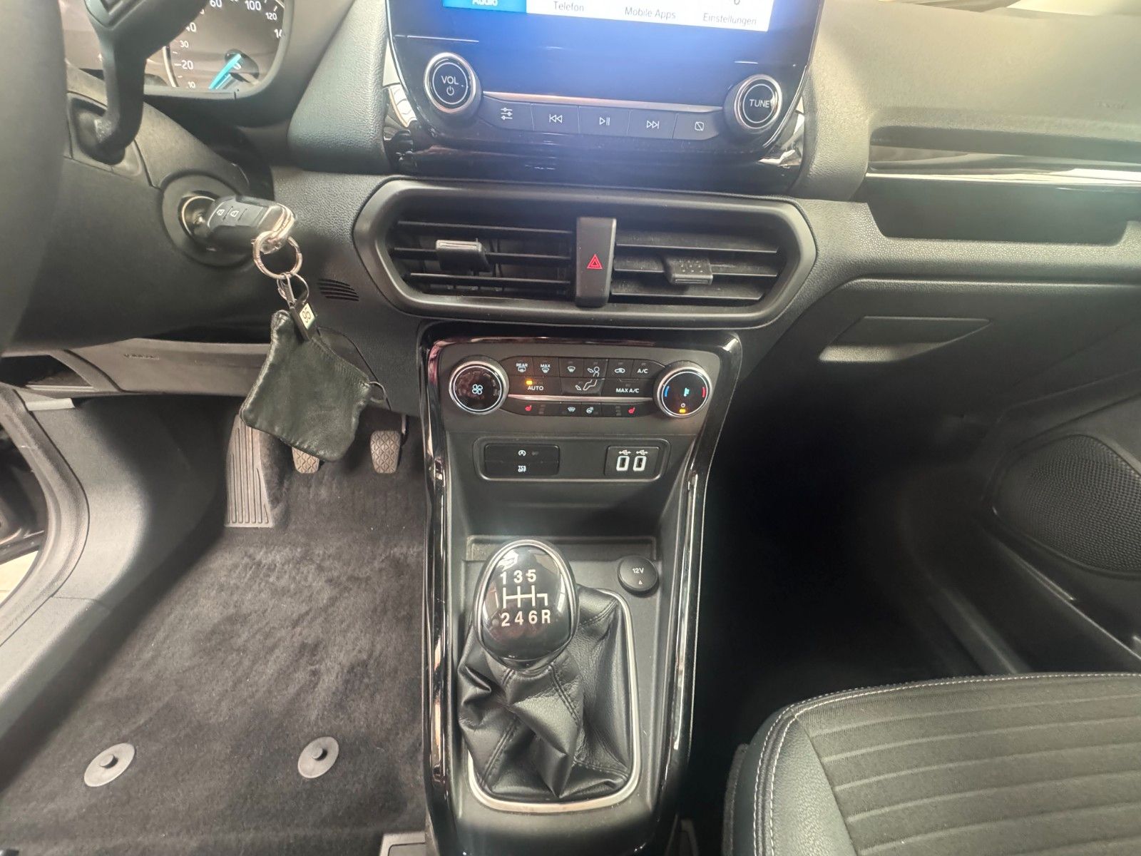 Fahrzeugabbildung Ford Eco Sport Titanium Anhängezugvorrichtung