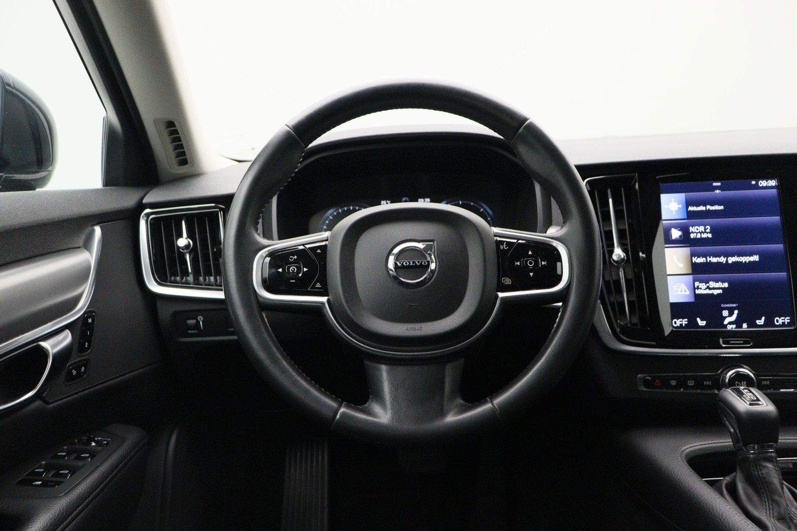 Fahrzeugabbildung Volvo V90 D4 2.0 Kombi Momentum ACC  LED KAMERA