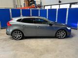 Volvo V40 D4 Momentum R Design Paket Aut. RFK/ACC/LED - scheckheftgepflegte Volvo V40