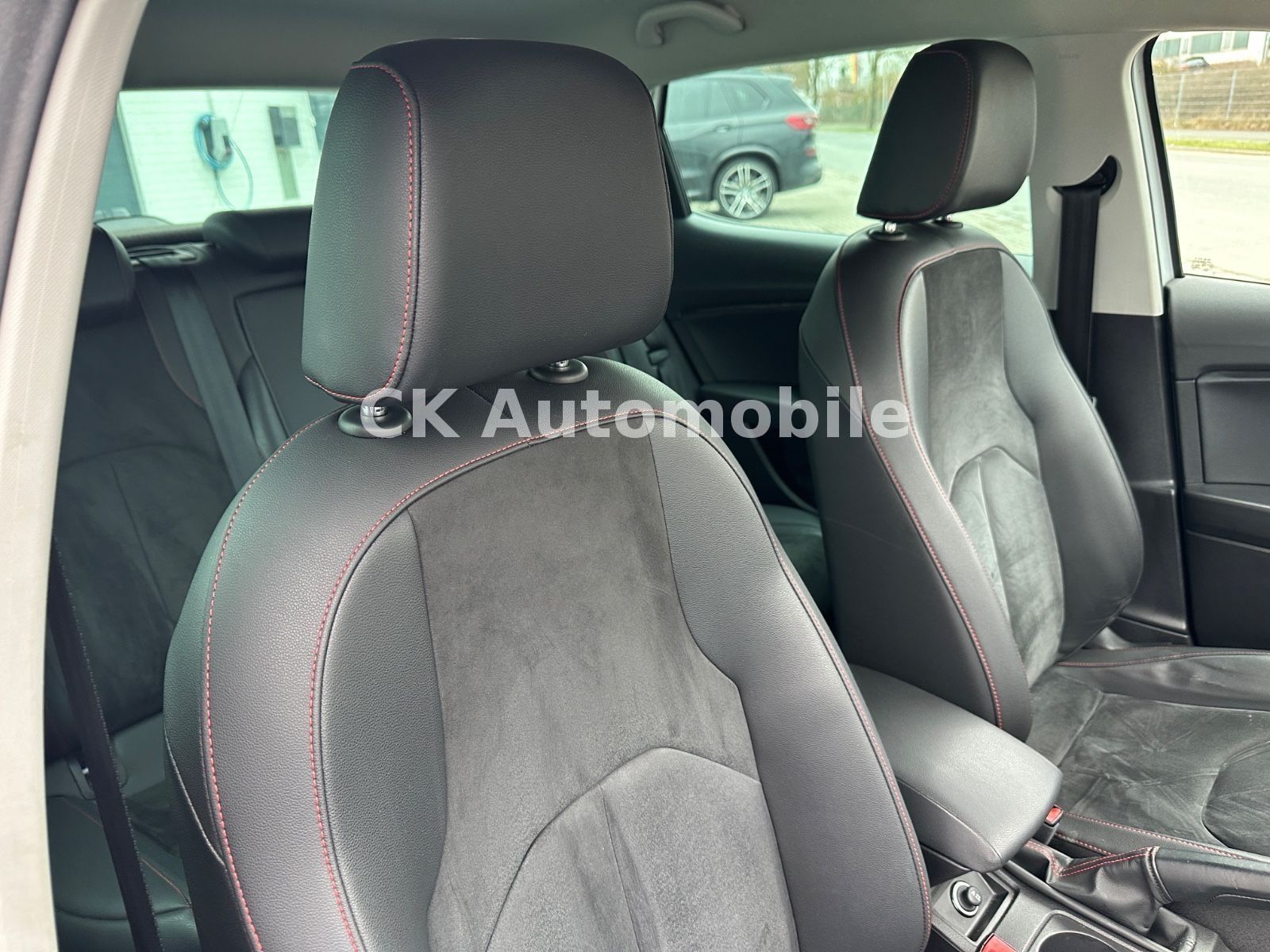 Fahrzeugabbildung SEAT Leon FR 2.0 TDI/Navi/LED/Alcantara/SHZ/PDC