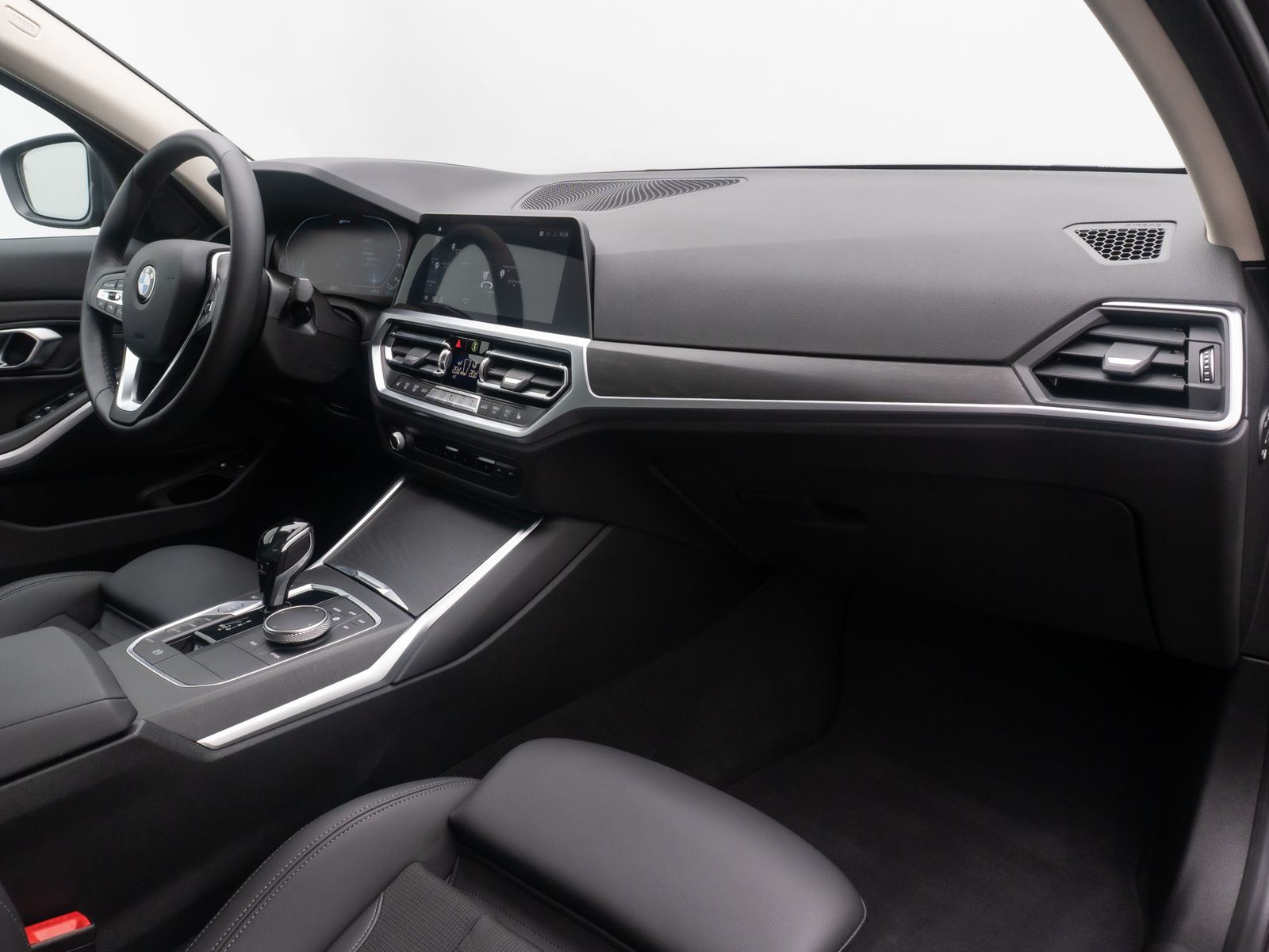 Fahrzeugabbildung BMW 330e 360°Laser HUD DAB HiFi Komfort Sport Leder