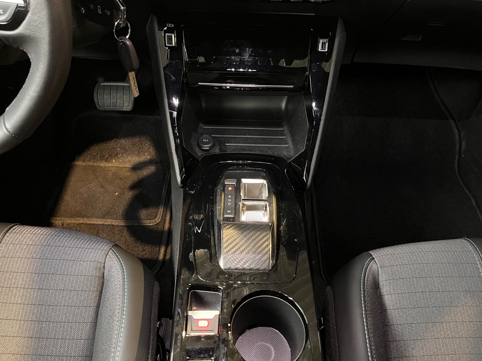 Fahrzeugabbildung Peugeot 2008 Allure LED NAV DAB SHZ PDC ALU
