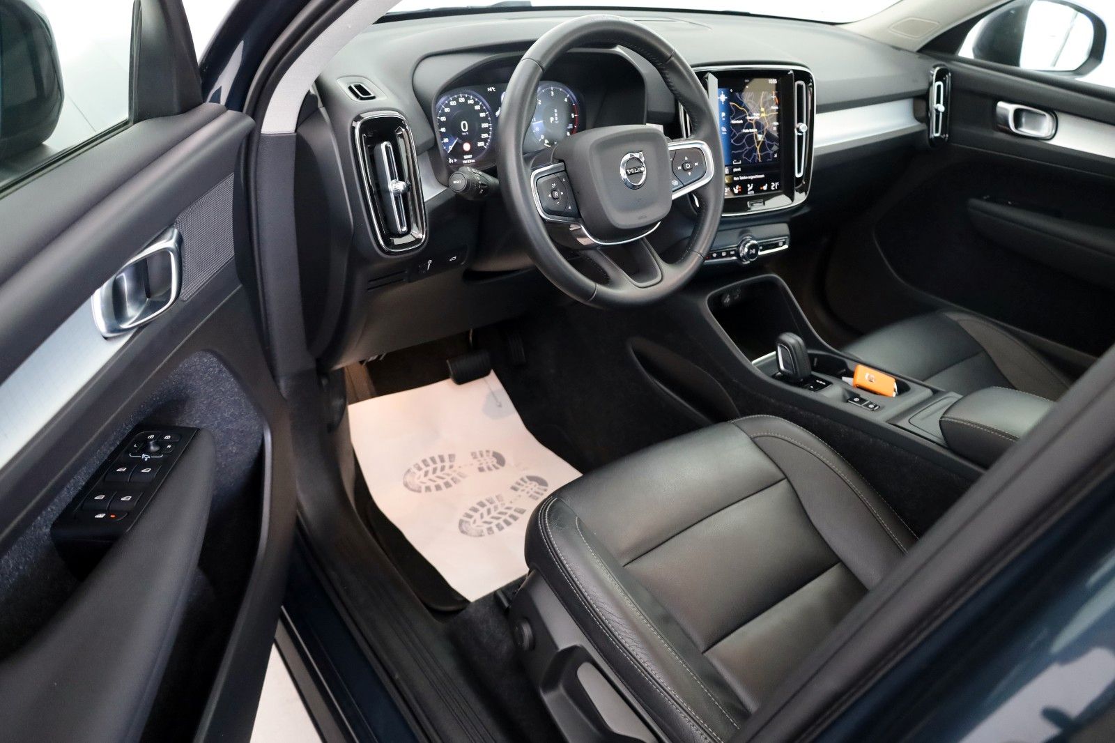 Fahrzeugabbildung Volvo XC40 Momentum Pro Leder,Navi,LED,Kamera,SH,AHK