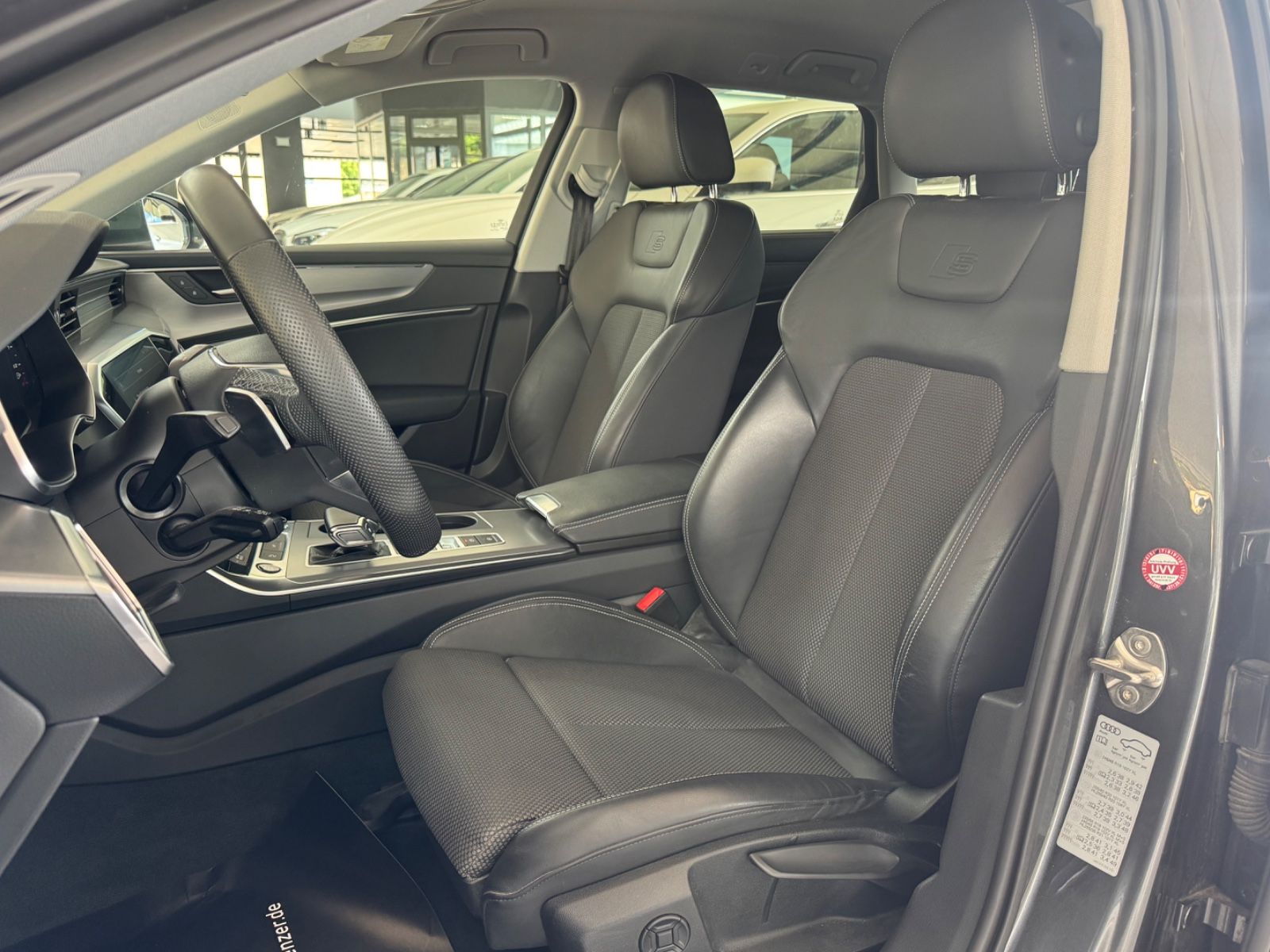 Fahrzeugabbildung Audi A6 55 TFSI e quattro/S-Line/HUD/LED/TeiLeder/360