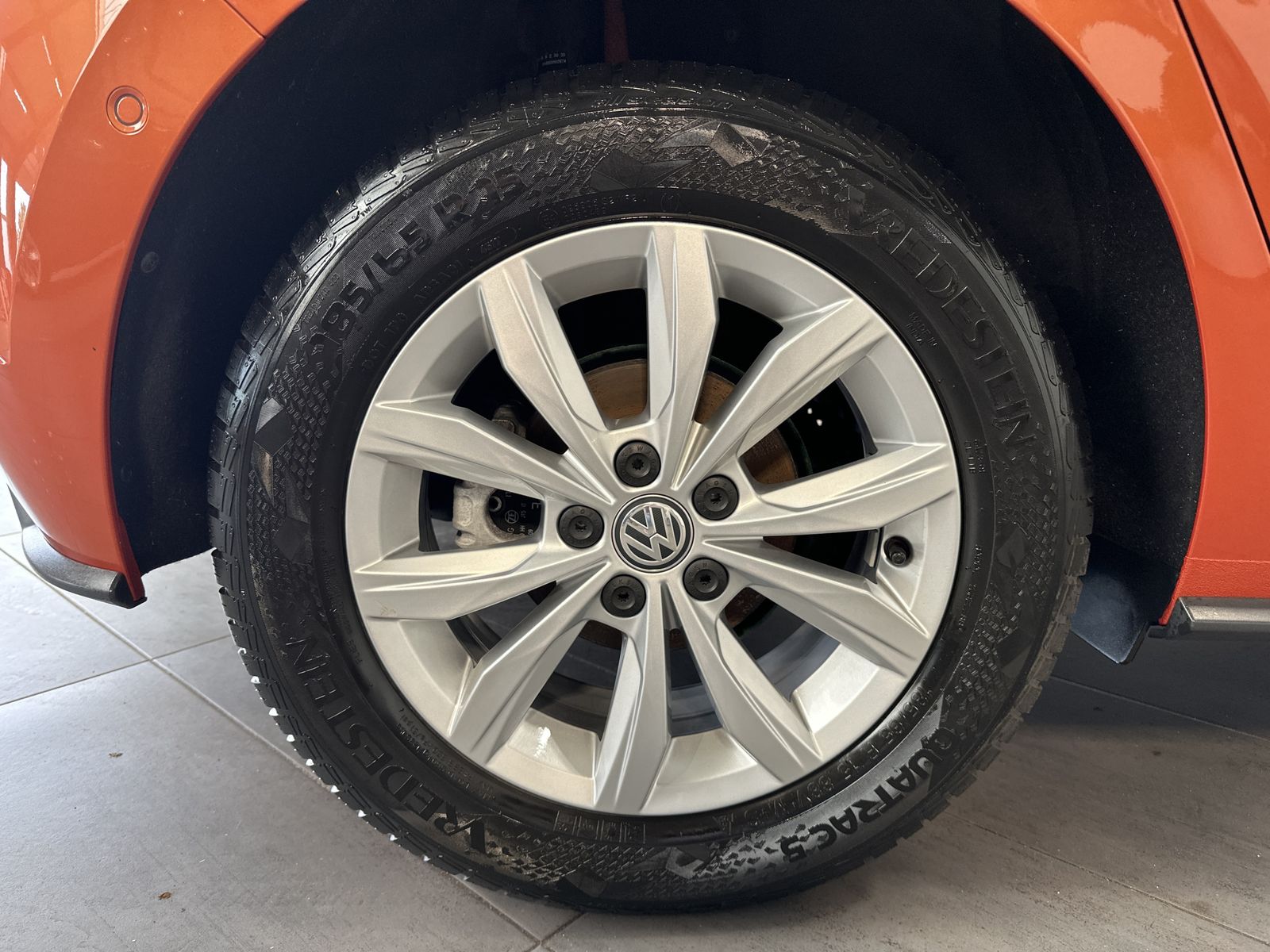 Fahrzeugabbildung Volkswagen Polo 1.0 TSI DSG R-Line NAV+LED+ACC+KAMERA+USB