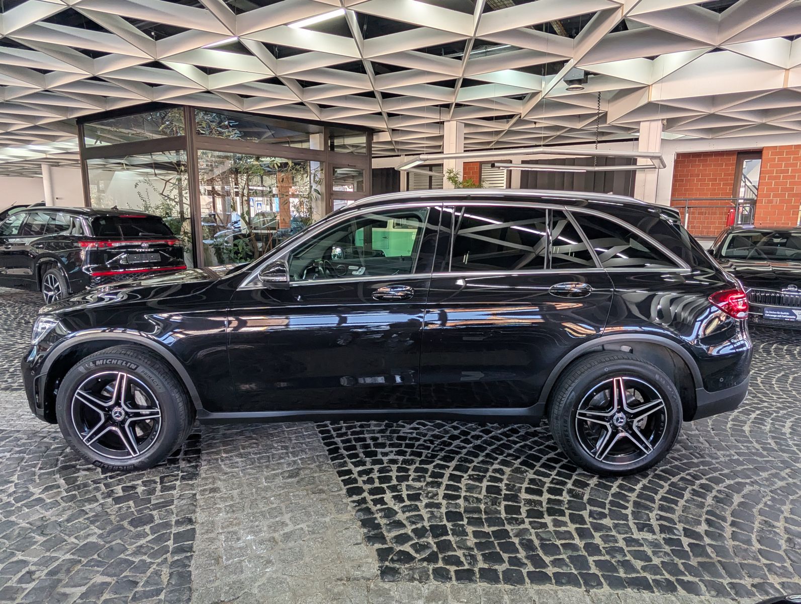 Fahrzeugabbildung Mercedes-Benz GLC 300 de AMG 4Matic PANO LED HUD ACC AMBI VIRT