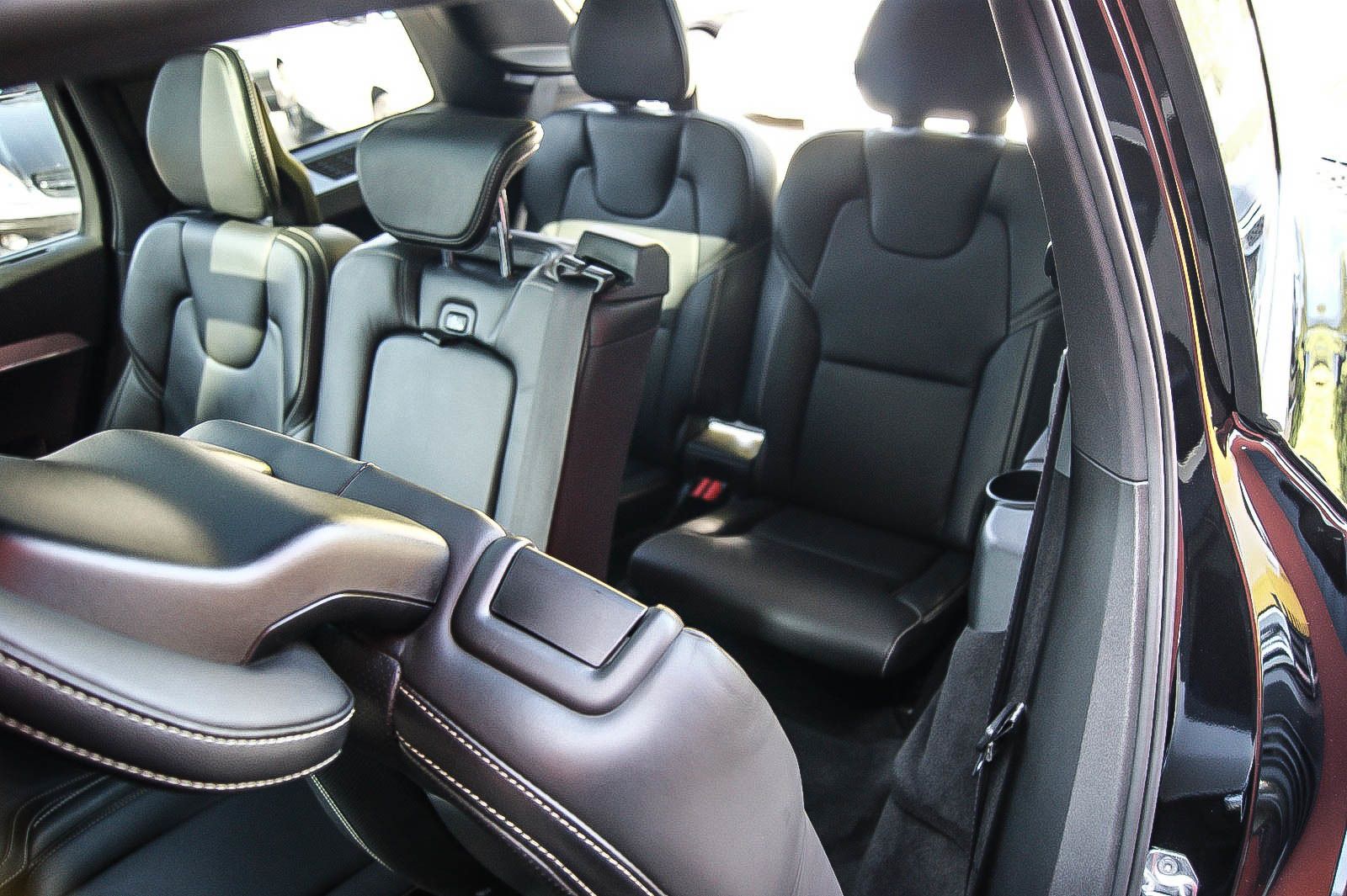 Fahrzeugabbildung Volvo XC90 T8 Hybrid R-DESIGN AWD 22-ZOLL STANDHEIZUNG