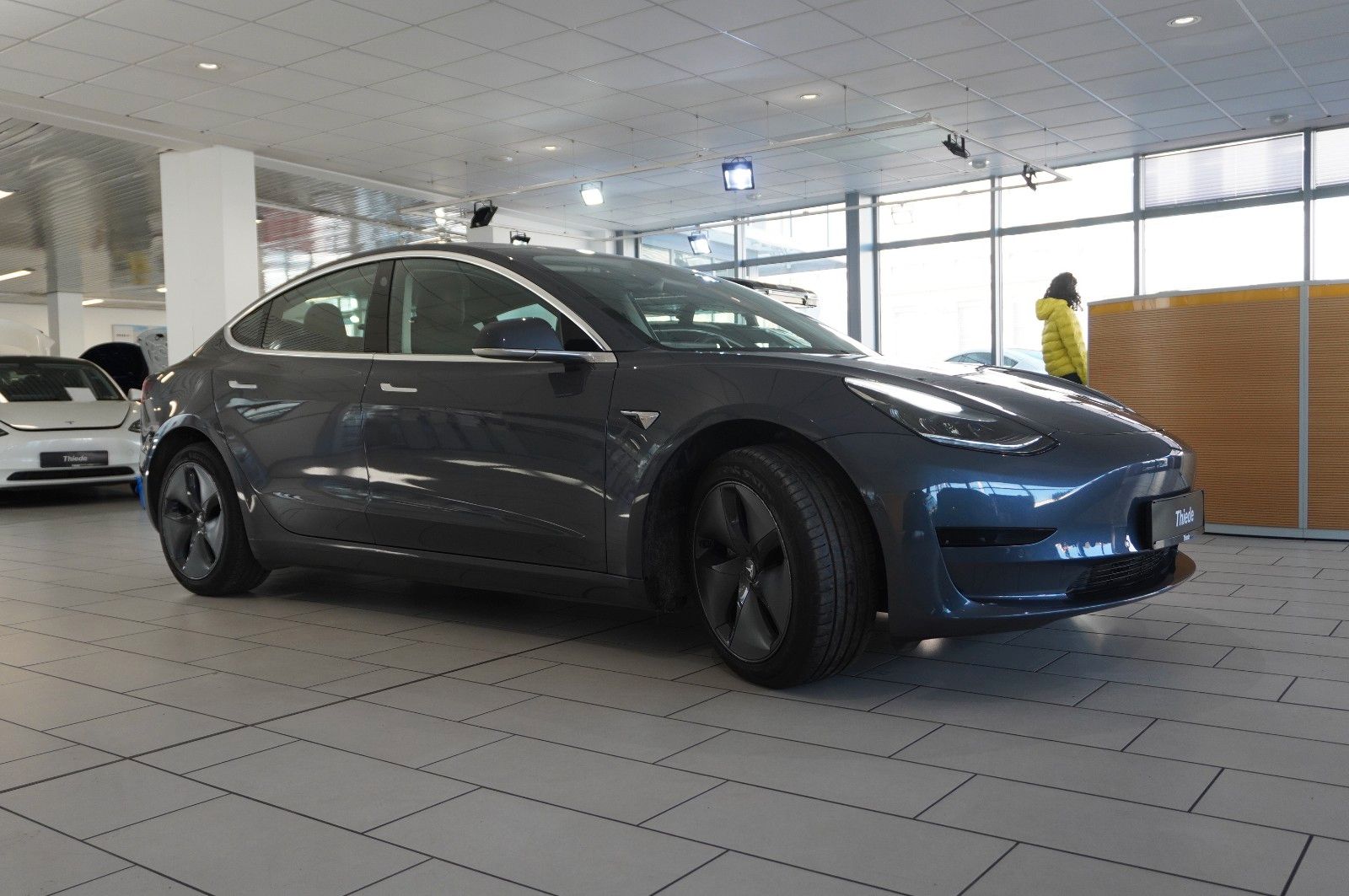 Fahrzeugabbildung Tesla Model 3 Standard Range Plus NAVI/KAMERA/SH/PANO