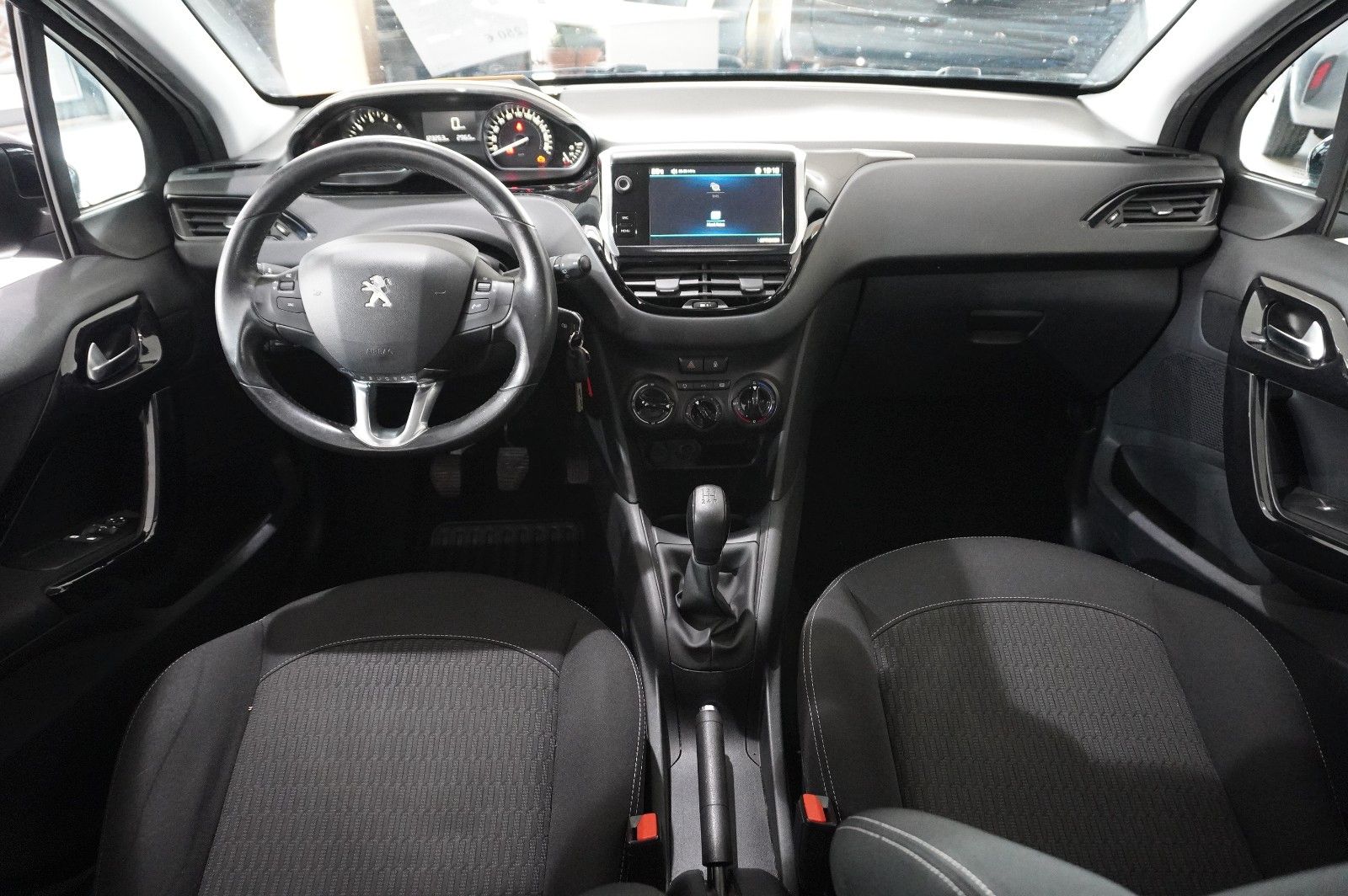 Fahrzeugabbildung Peugeot 208 LIM. 1.2 ACTIVE NAVI/LED/KLIMA/SHZ/PDC/TEMP