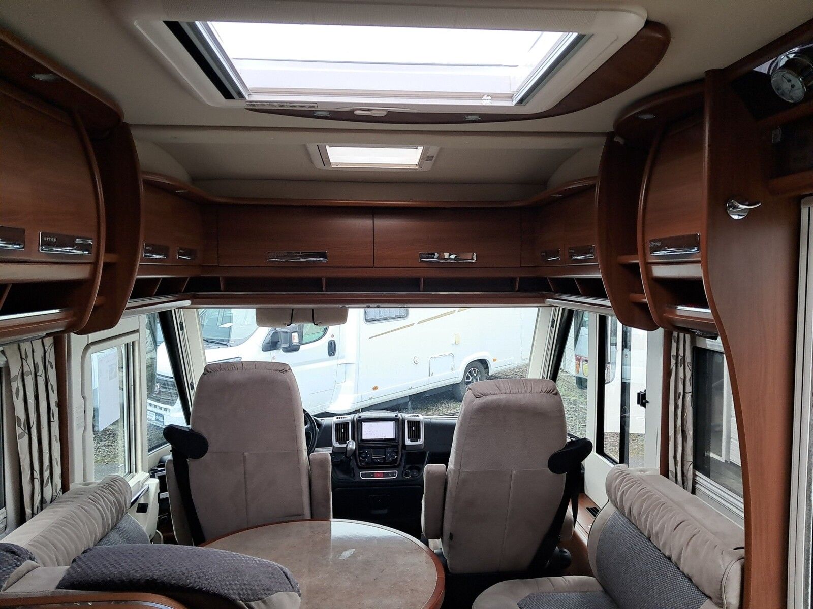 Fahrzeugabbildung Carthago chic e-line I 50 Yachting Solar, TV, Luftfederun