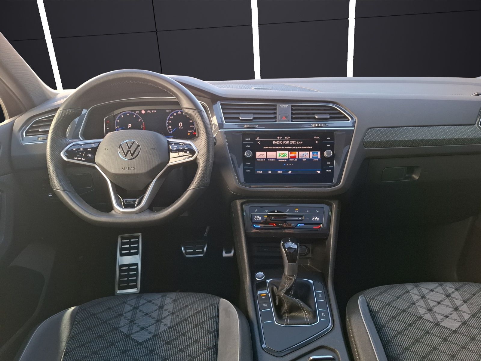 Fahrzeugabbildung Volkswagen Tiguan TSI R-line DSG Matrix Navi AID ACC 360° P