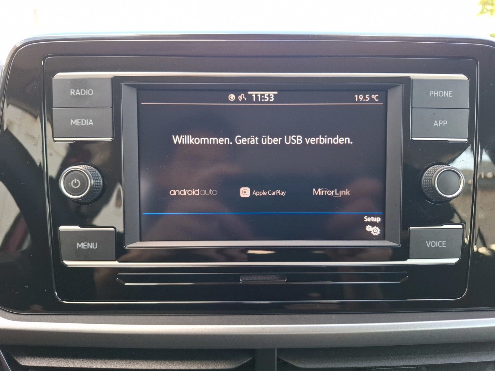 Fahrzeugabbildung Volkswagen T-Roc TSI Life DSG LED AHK Navi AID ACC RFK SH