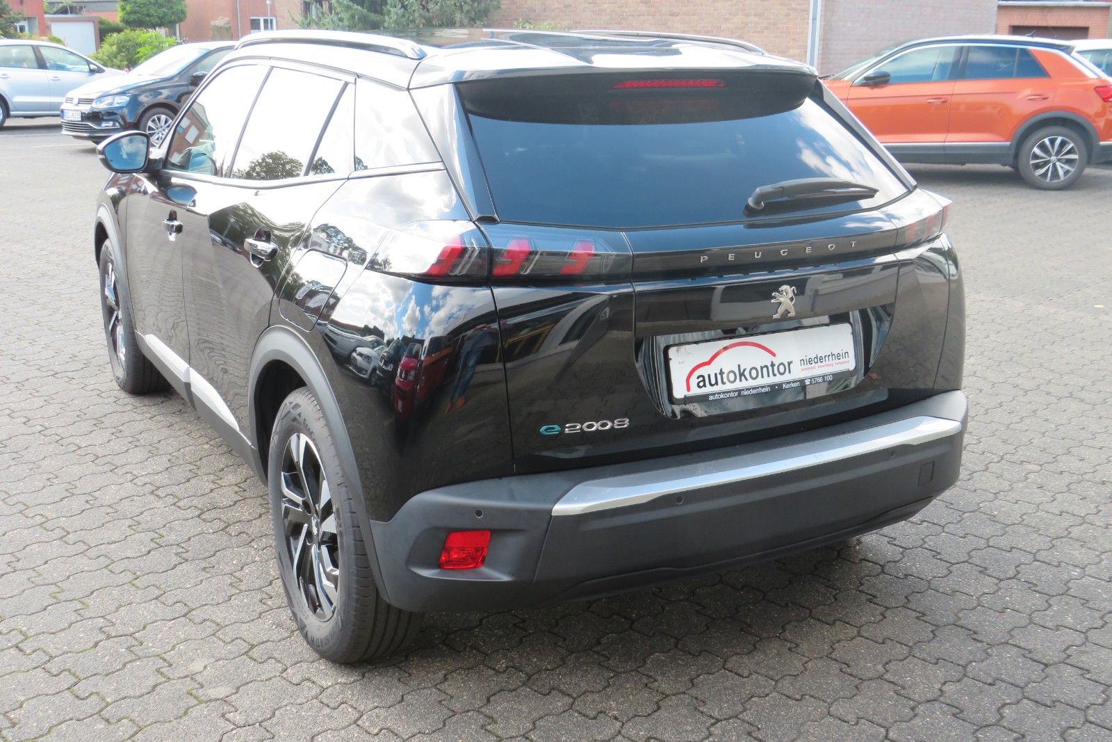 Fahrzeugabbildung Peugeot 2008 e- Allure Pack NAVI KAMERA ACC PDC SITZH 1H