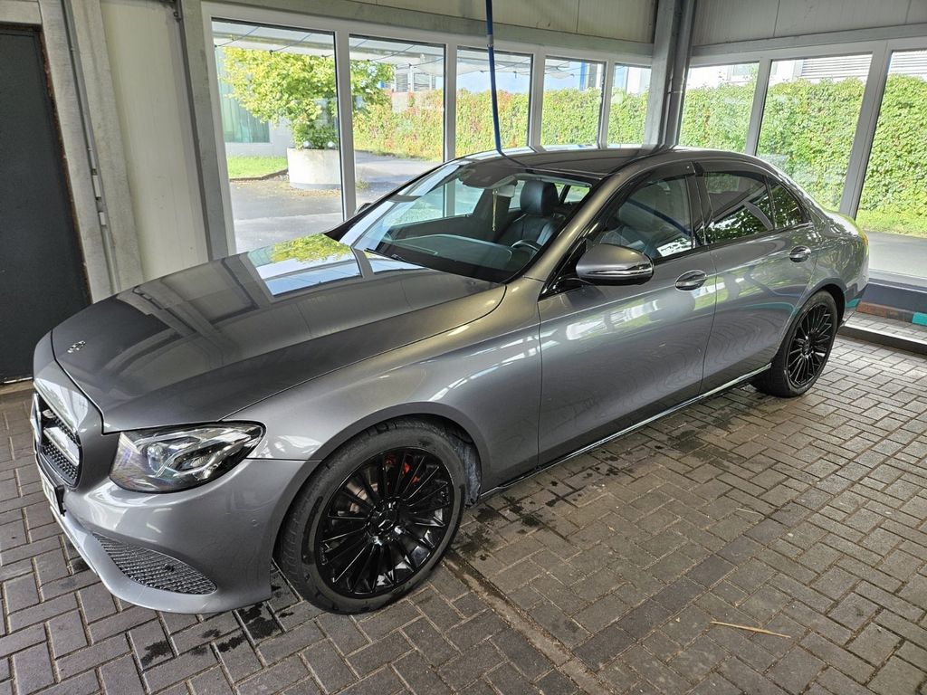 Image of Mercedes-Benz E 200