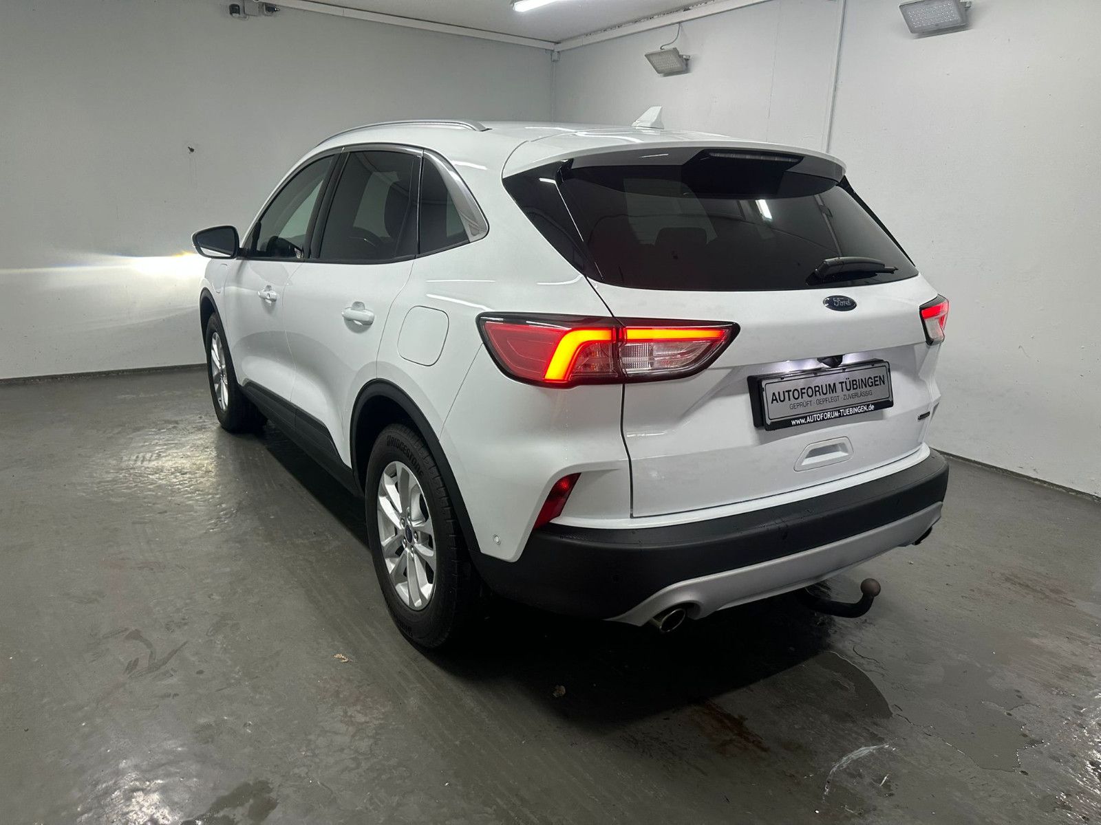 Fahrzeugabbildung Ford Kuga 2,5 Hybrid Titanium *NAVI*KLIMA*SH*360