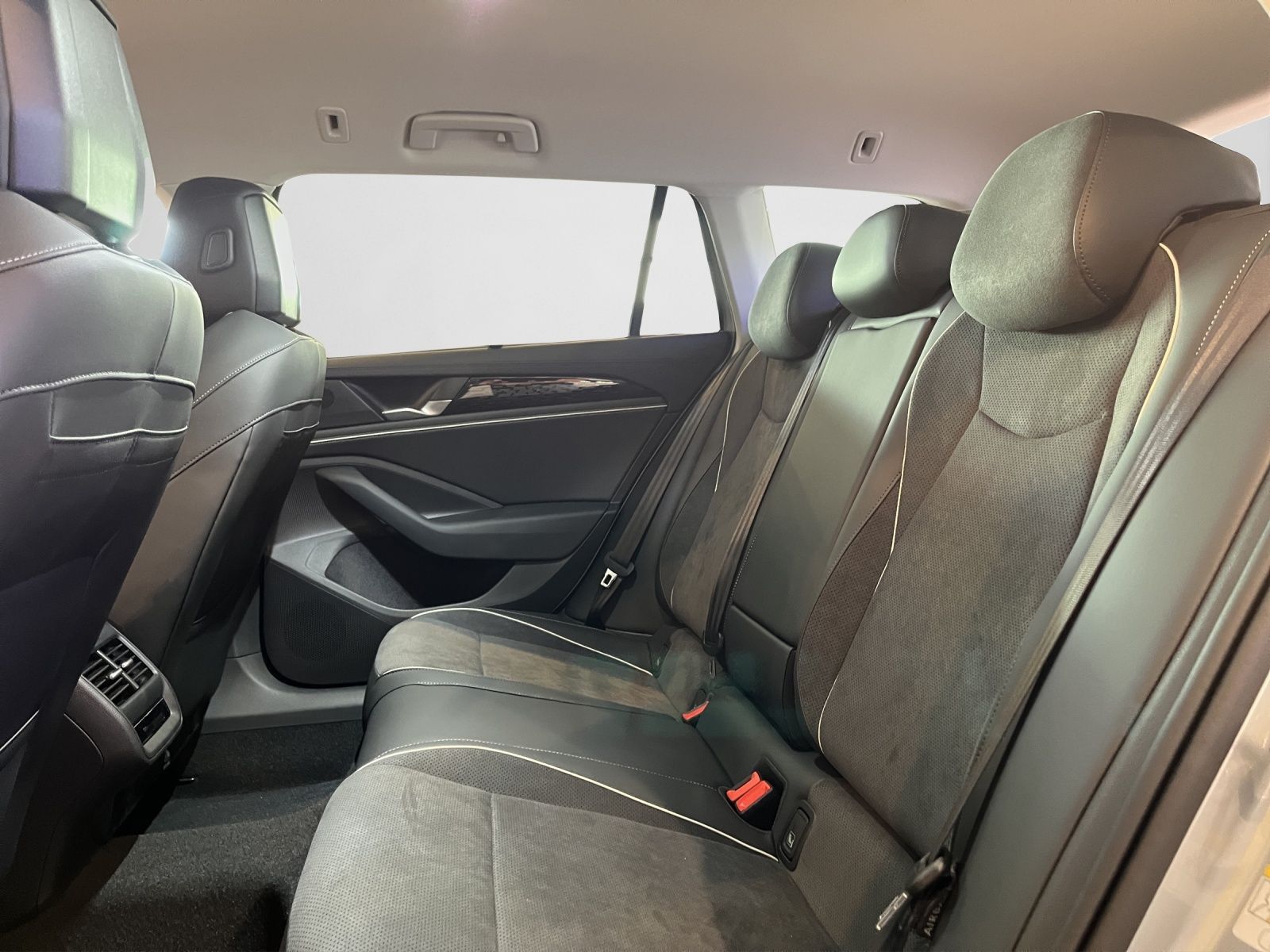 Volkswagen Passat - Bild 13