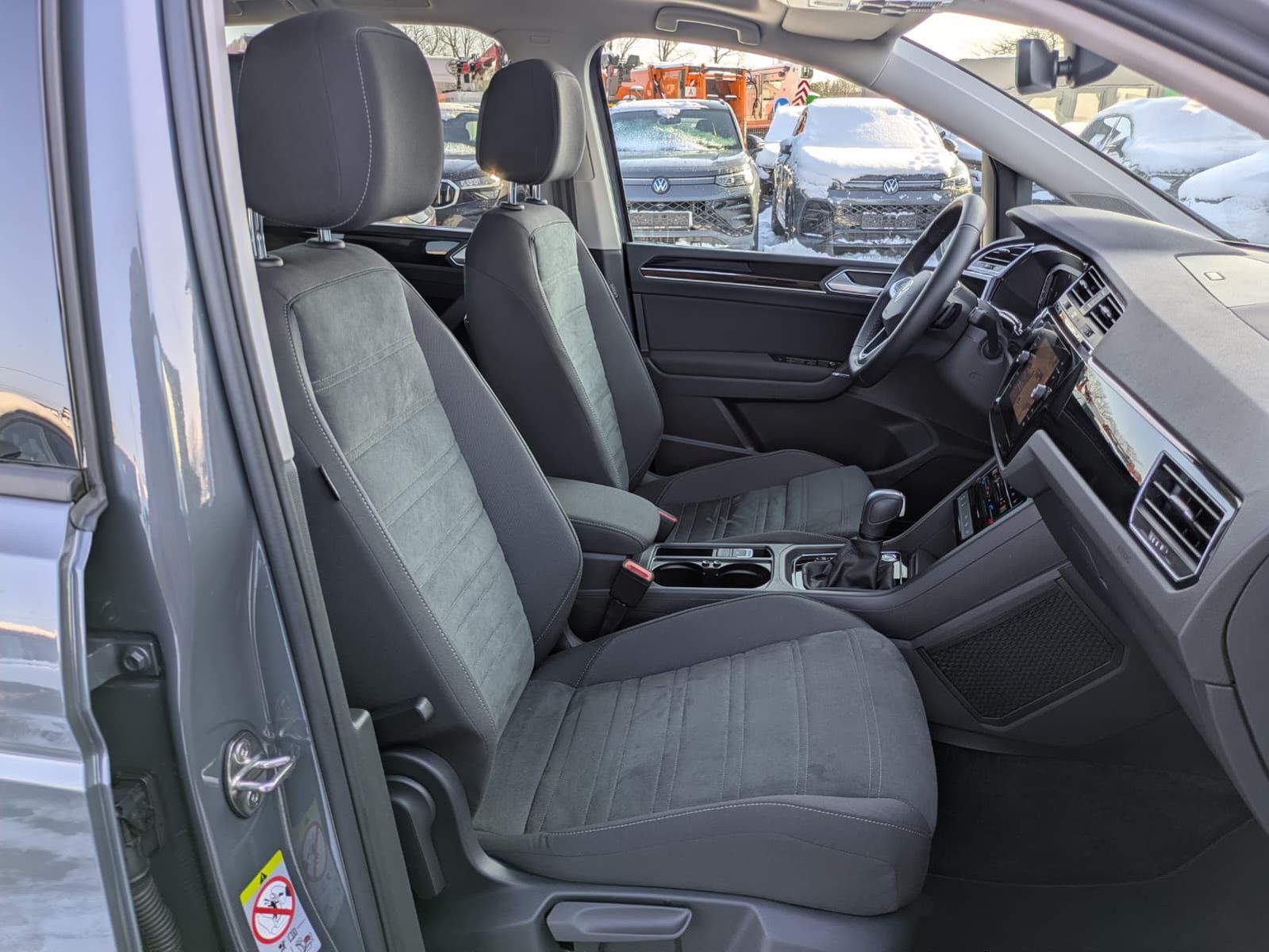 Fahrzeugabbildung Volkswagen Touran 2.0 DSG R-Line High BLACK Pano 7Si IQ AHK