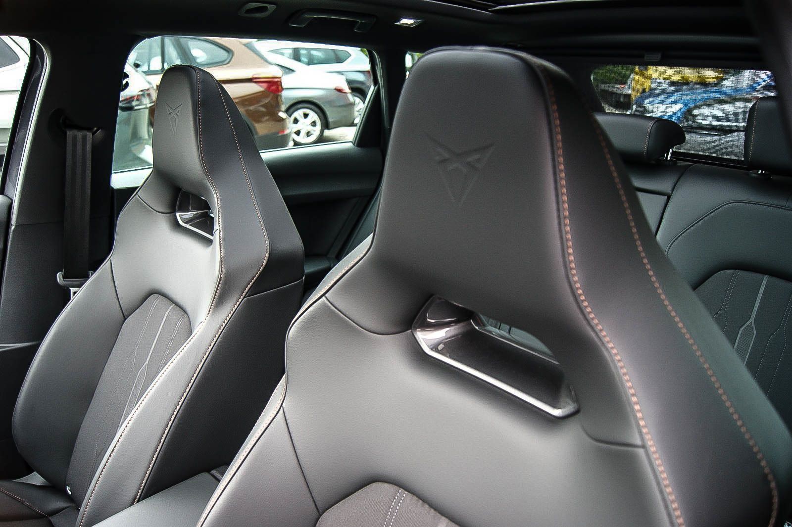 Fahrzeugabbildung CUPRA Leon Sportstourer e-Hybrid PANORAMA CARPLAY ACC