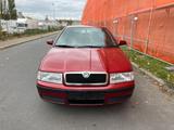 Skoda Octavia Lim. Tour 1,6 MPI*Klimatronic*SHZ*AHK* - Skoda Octavia: Mpi
