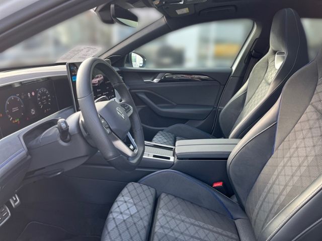 Fahrzeugabbildung Volkswagen Passat Variant 2.0 TDI DSG R-Line AHK NAV HARMAN