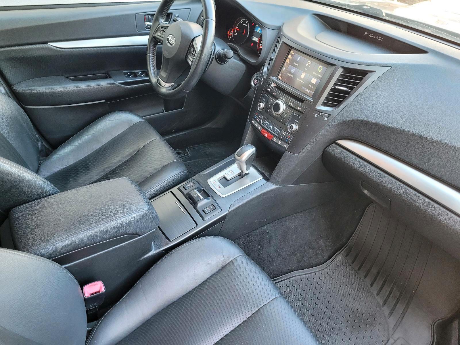 Subaru Outback 2013 — photo 11
