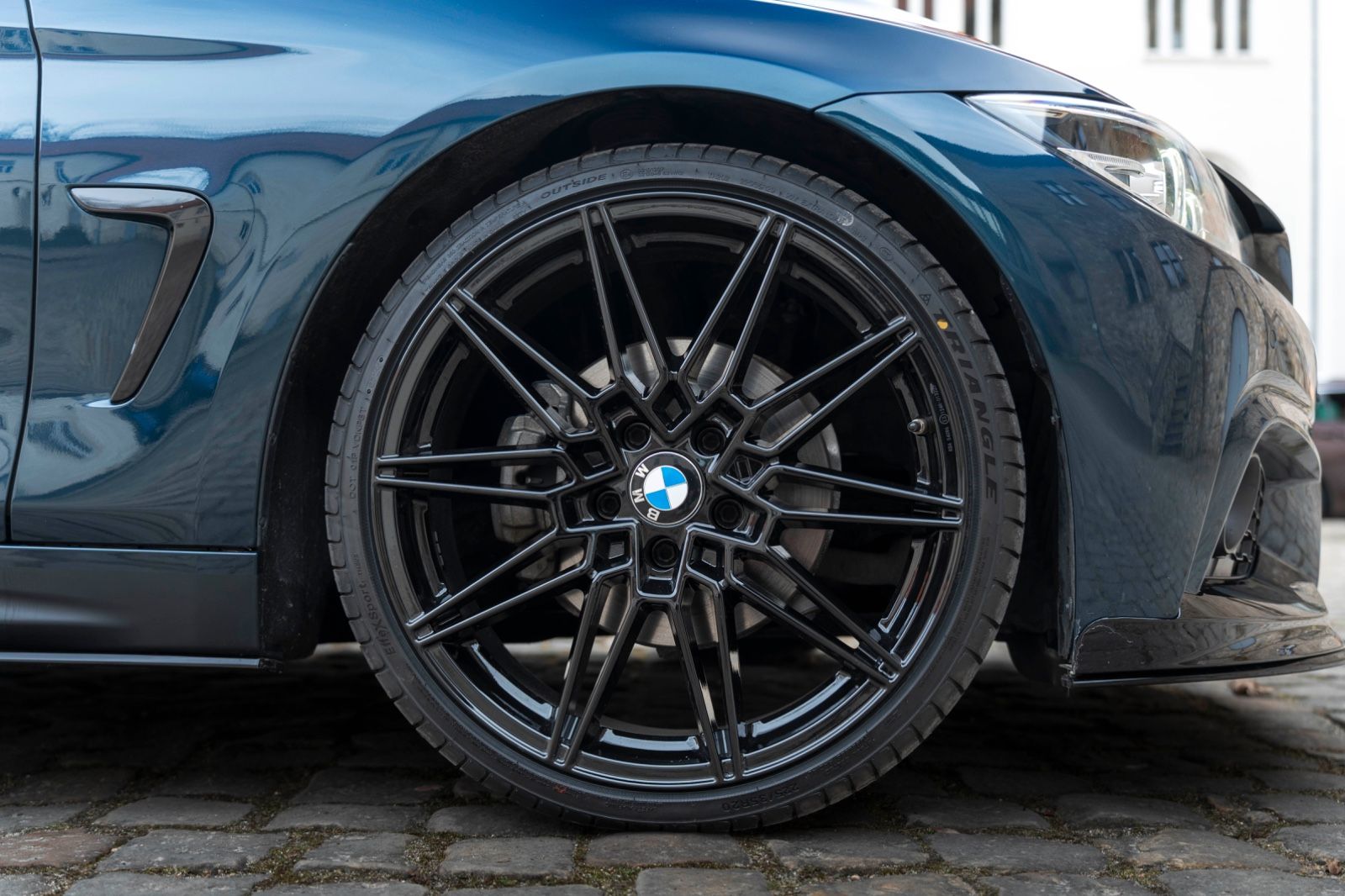 Fahrzeugabbildung BMW 430I M-Performance HIFI LED KAM CARPLAY CARBON