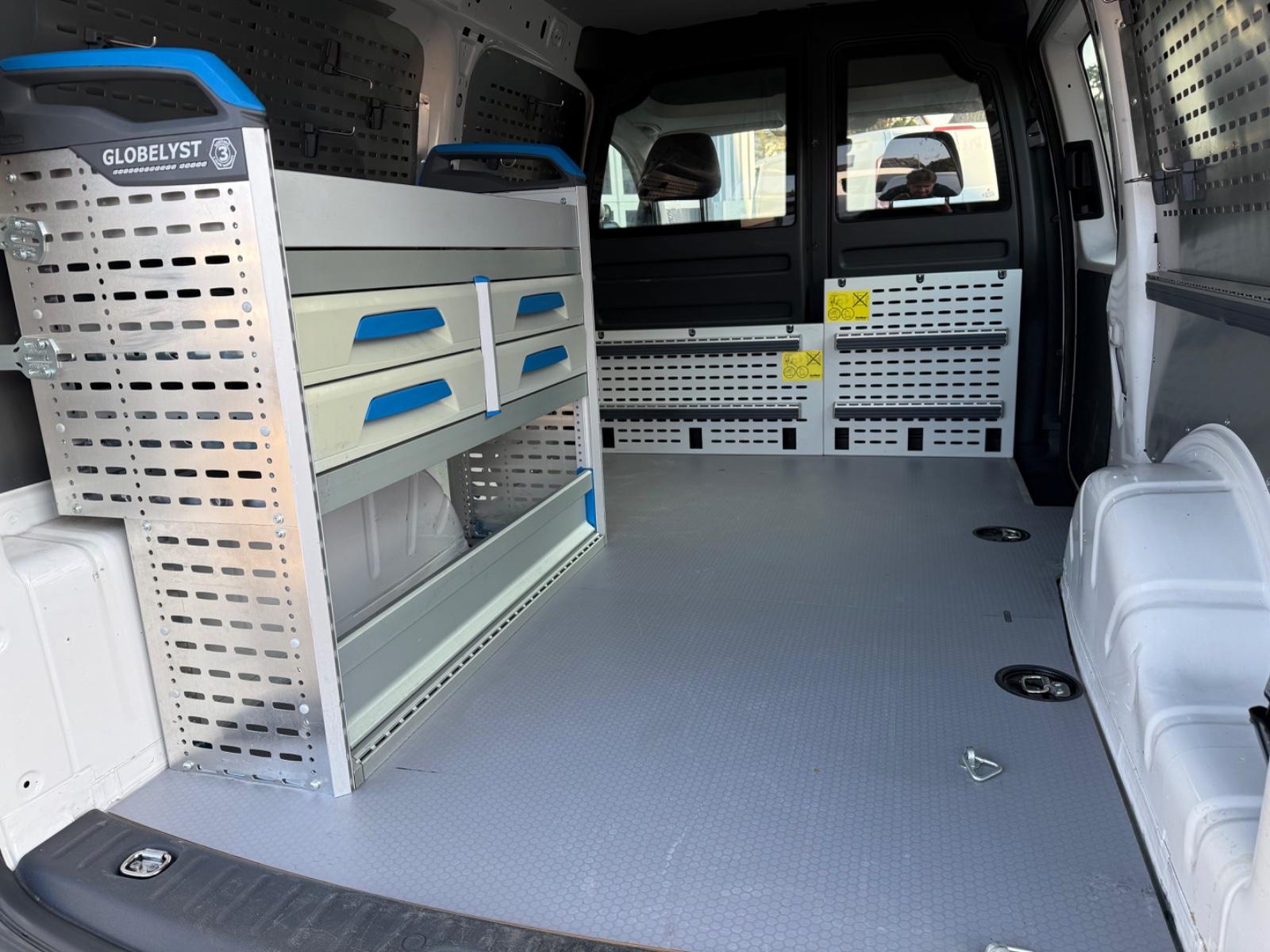 Volkswagen Caddy Maxi Lang  Regal Sortimo Automatik